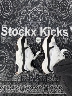 Dior B22 Sneaker White Black CK240810 review stockxkicks 01