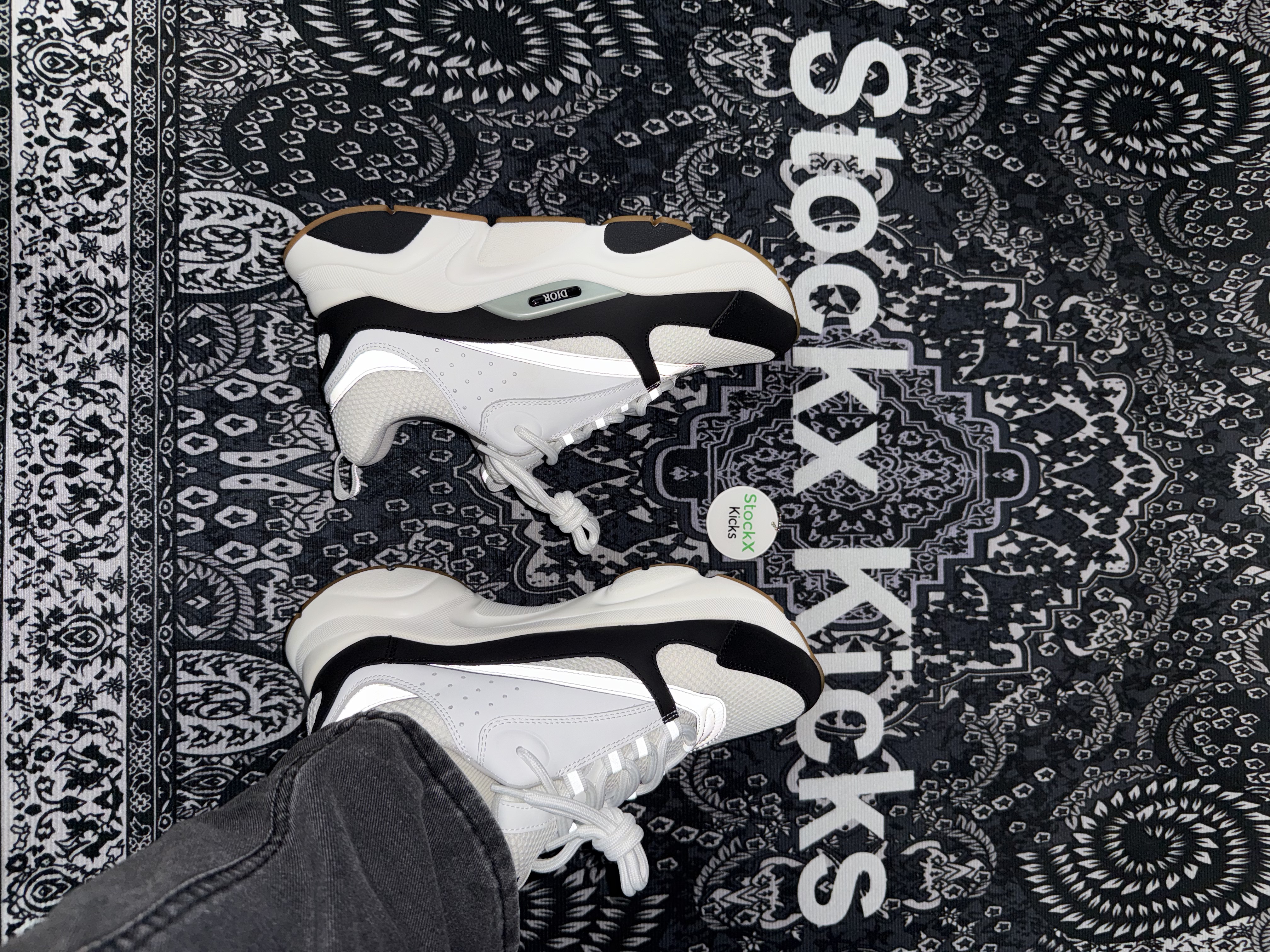 Dior B22 Sneaker White Black CK240810 review stockxkicks 01