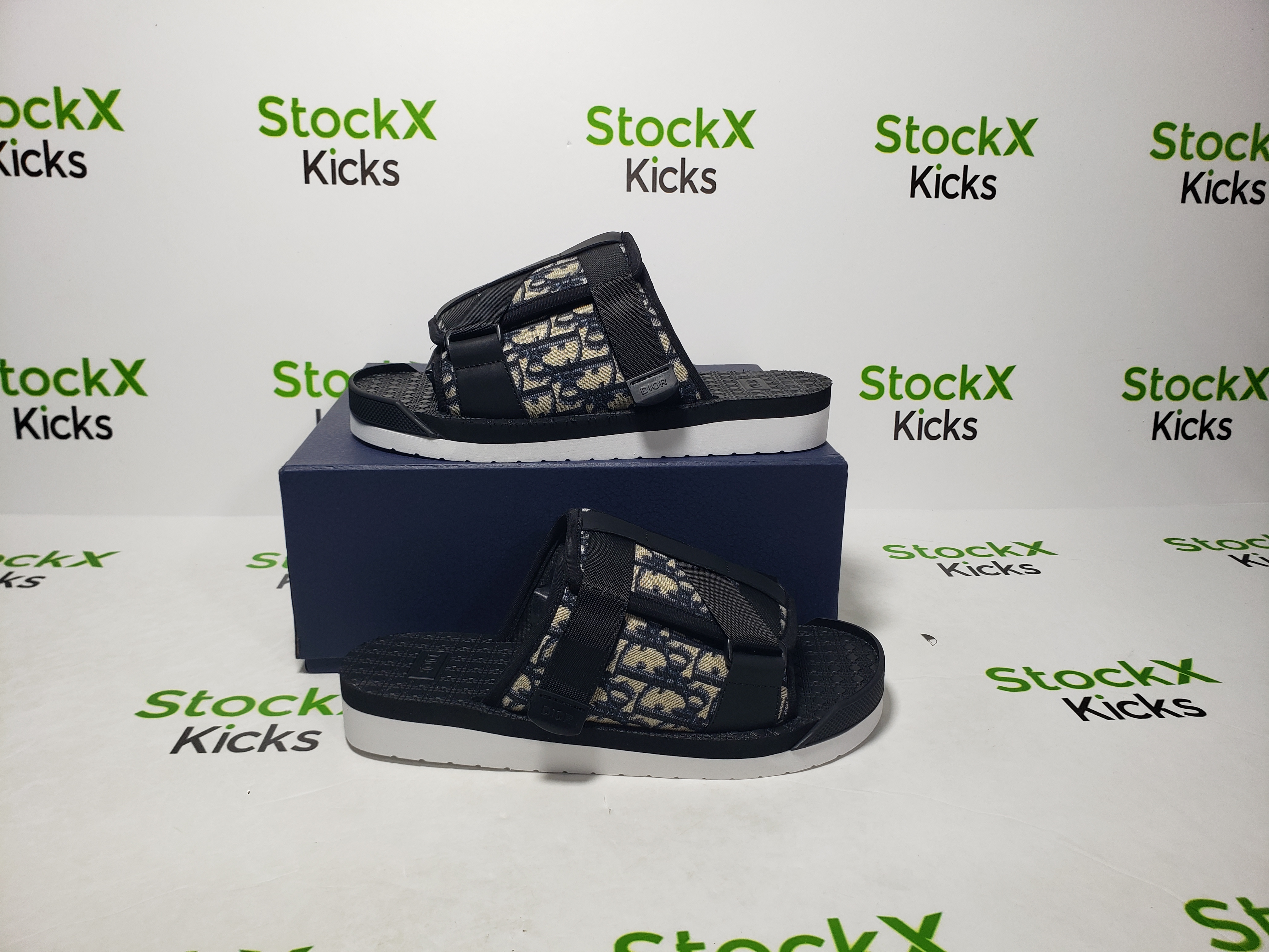 DIOR ALPHA Sandals 3SA081YXV_H961 review Kathy 02