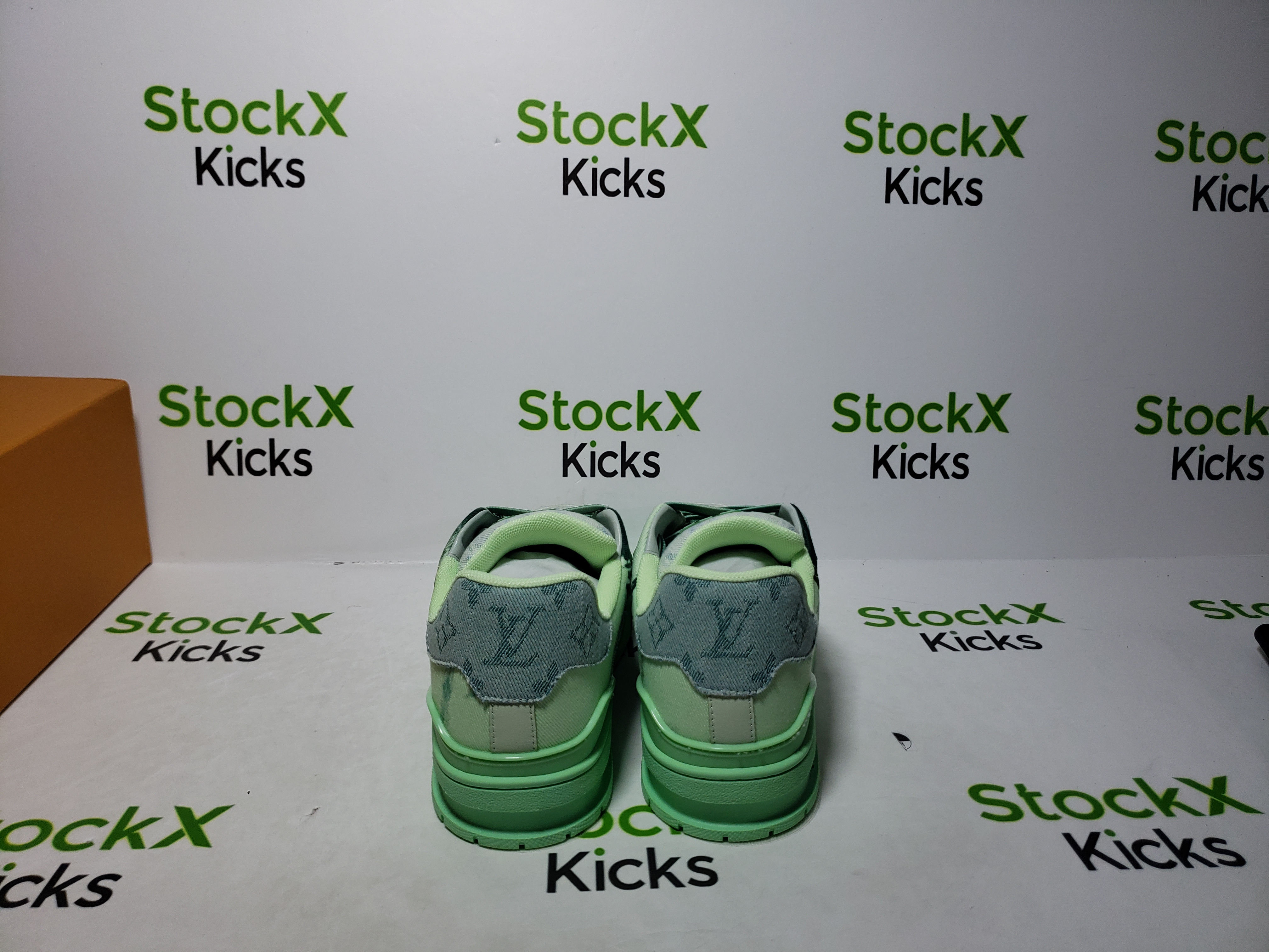 Louis Vuitton Trainer Sneaker Rendered Green Fabric 1ACVNR review Jeff 03