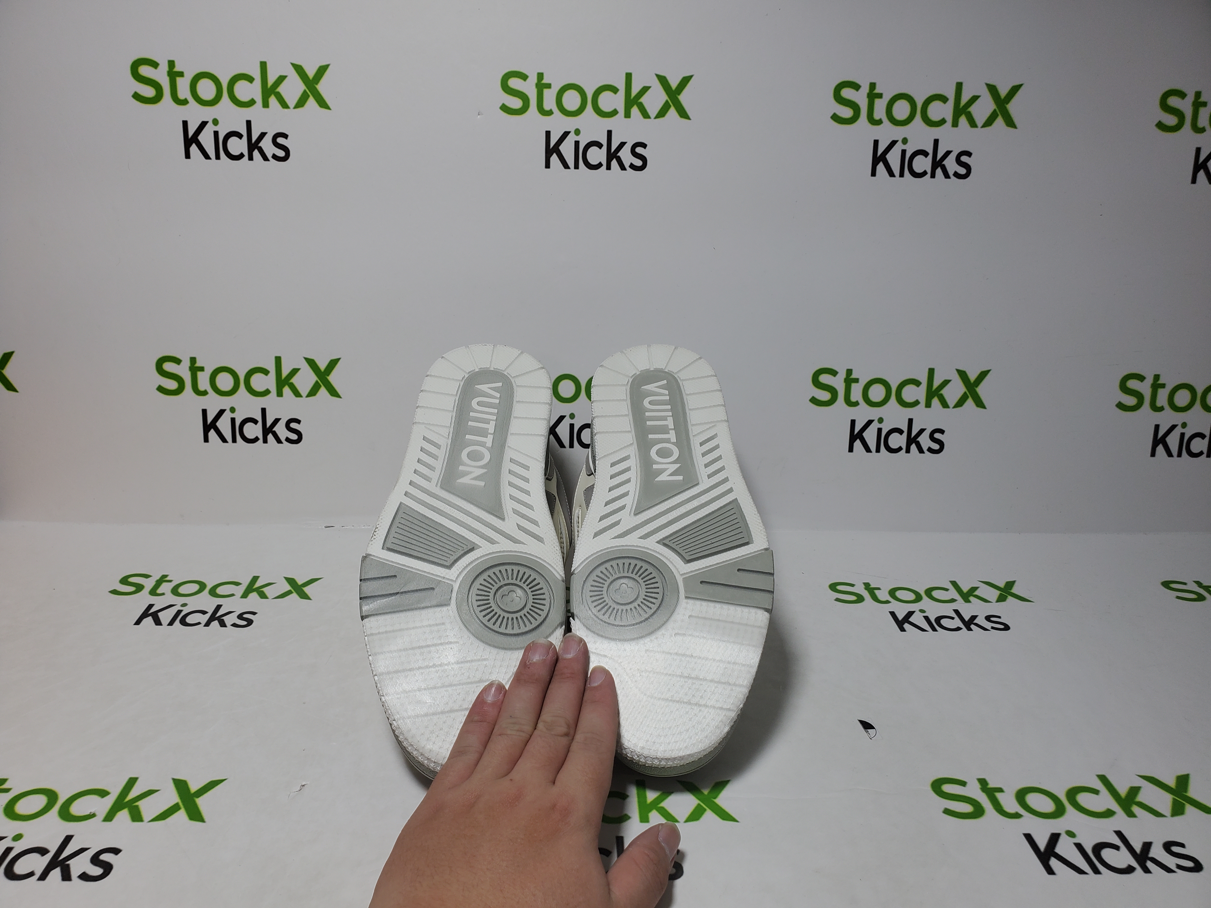 Louis Vuitton Skate Sneaker Grey 1ACQP4 review Nus 04