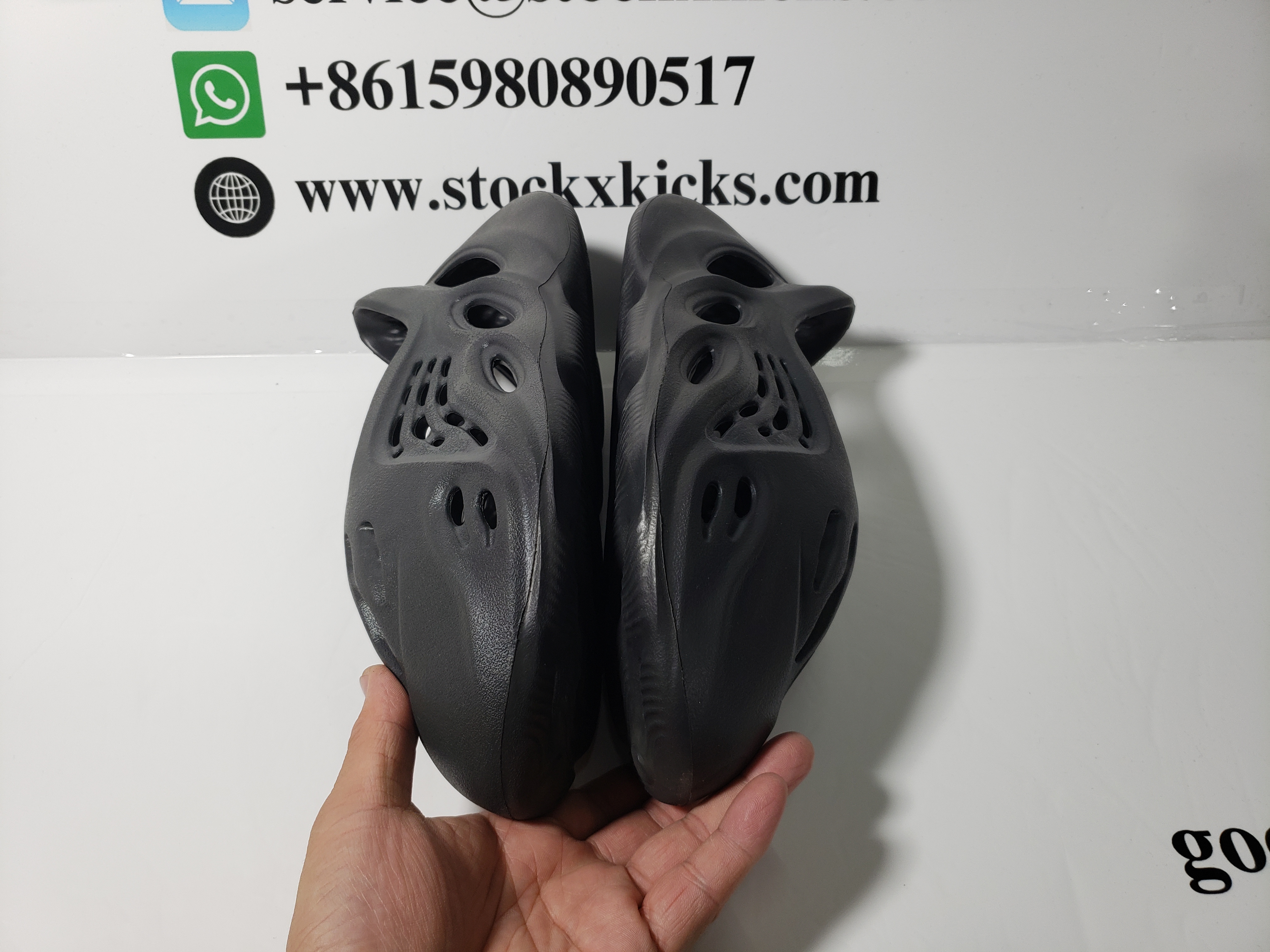 PK God Batch adidas originals Yeezy Foam Runner Onyx HP8739 review STOCKXKICKS 04