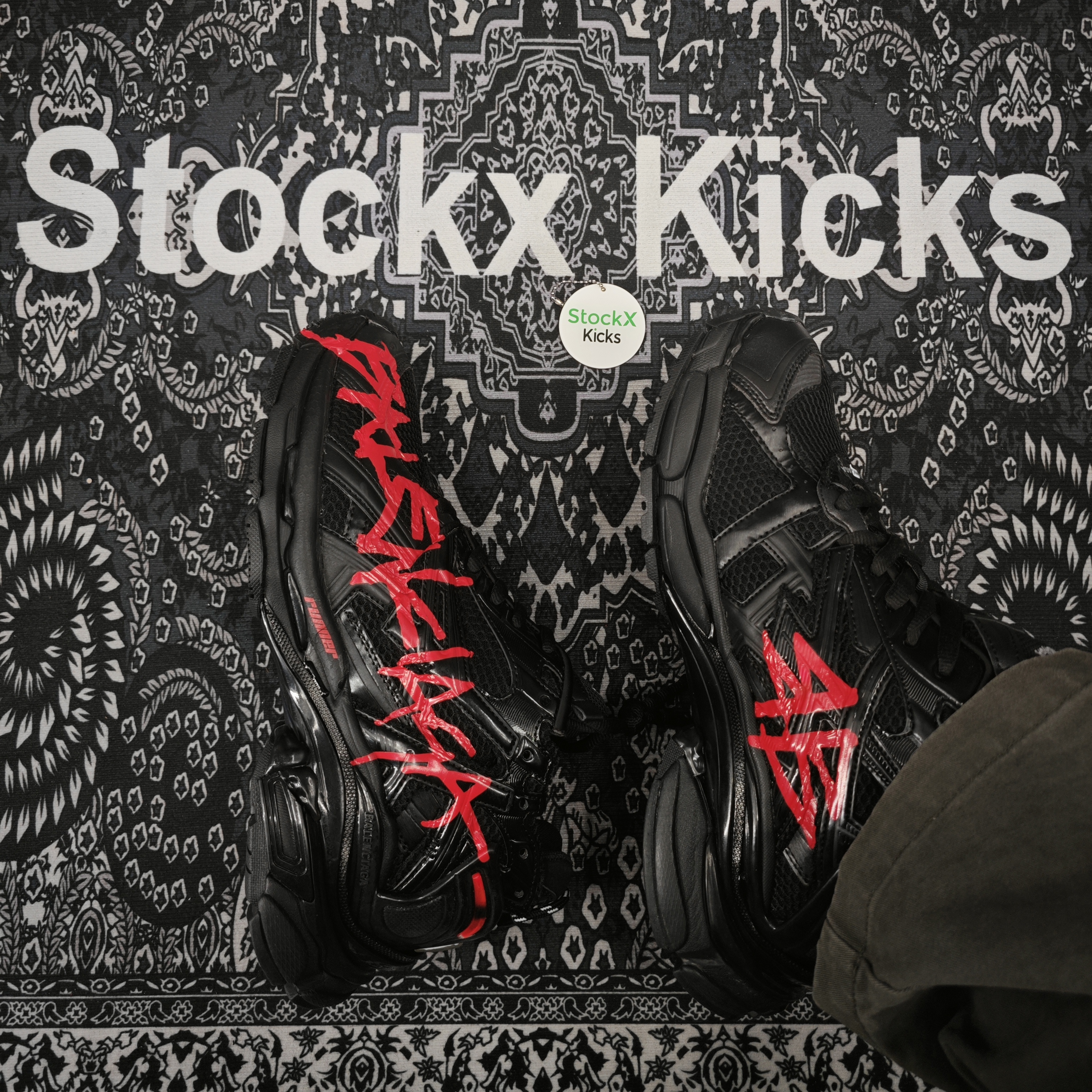 Balenciaga Runner Graffiti Black Red 677402 W3RB1 0102 review stockxkicks