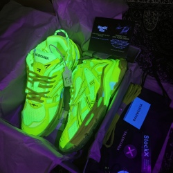 Balenciaga Runner Fluorescent Green 677402 W3RB4 7510 review stockxkicks 01