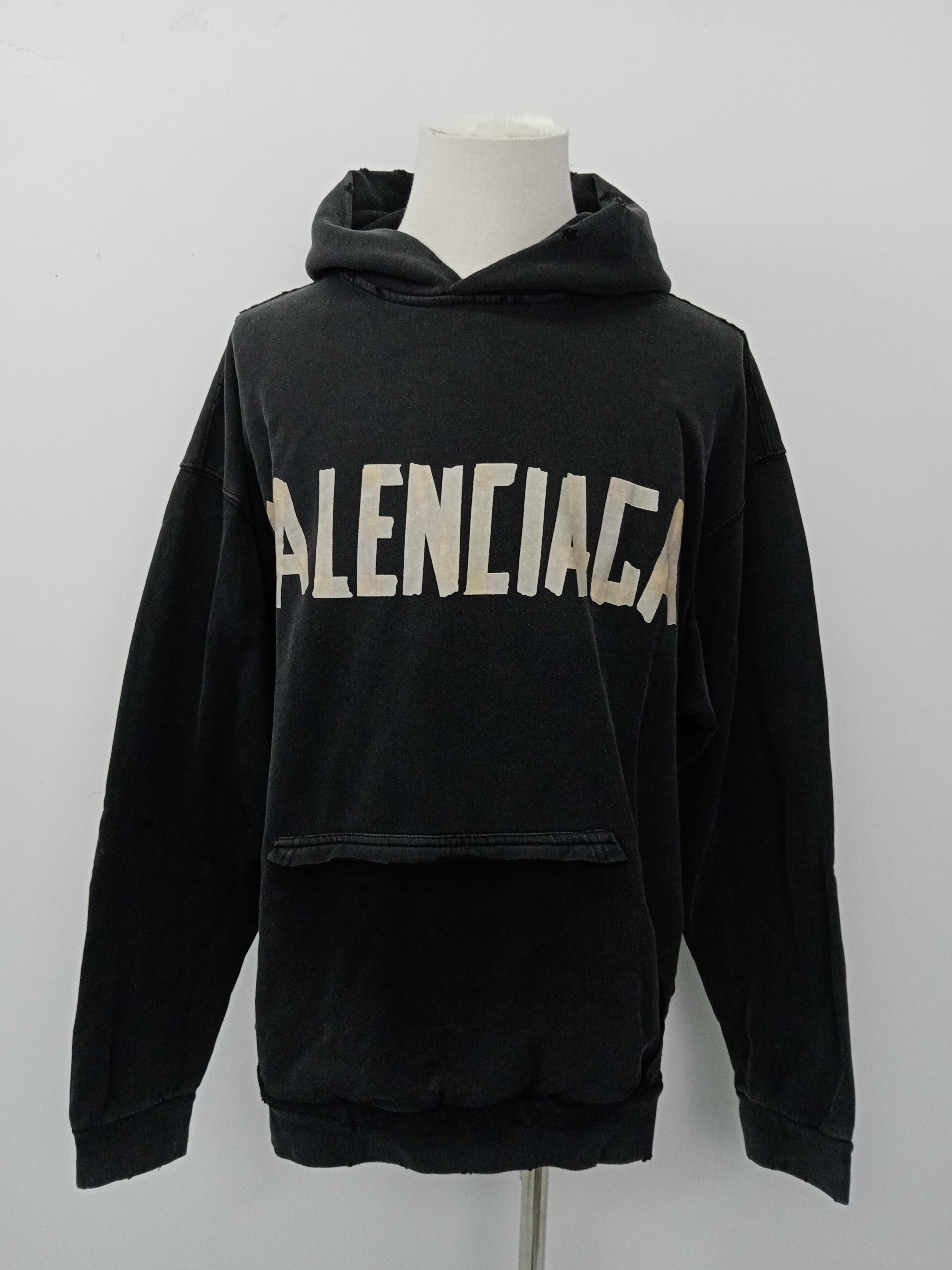 Balenciaga Tape Type Ripped Pocket Hoodie Oversized Black/Blue/Black Blue YZ 0400018953488 review EL 01