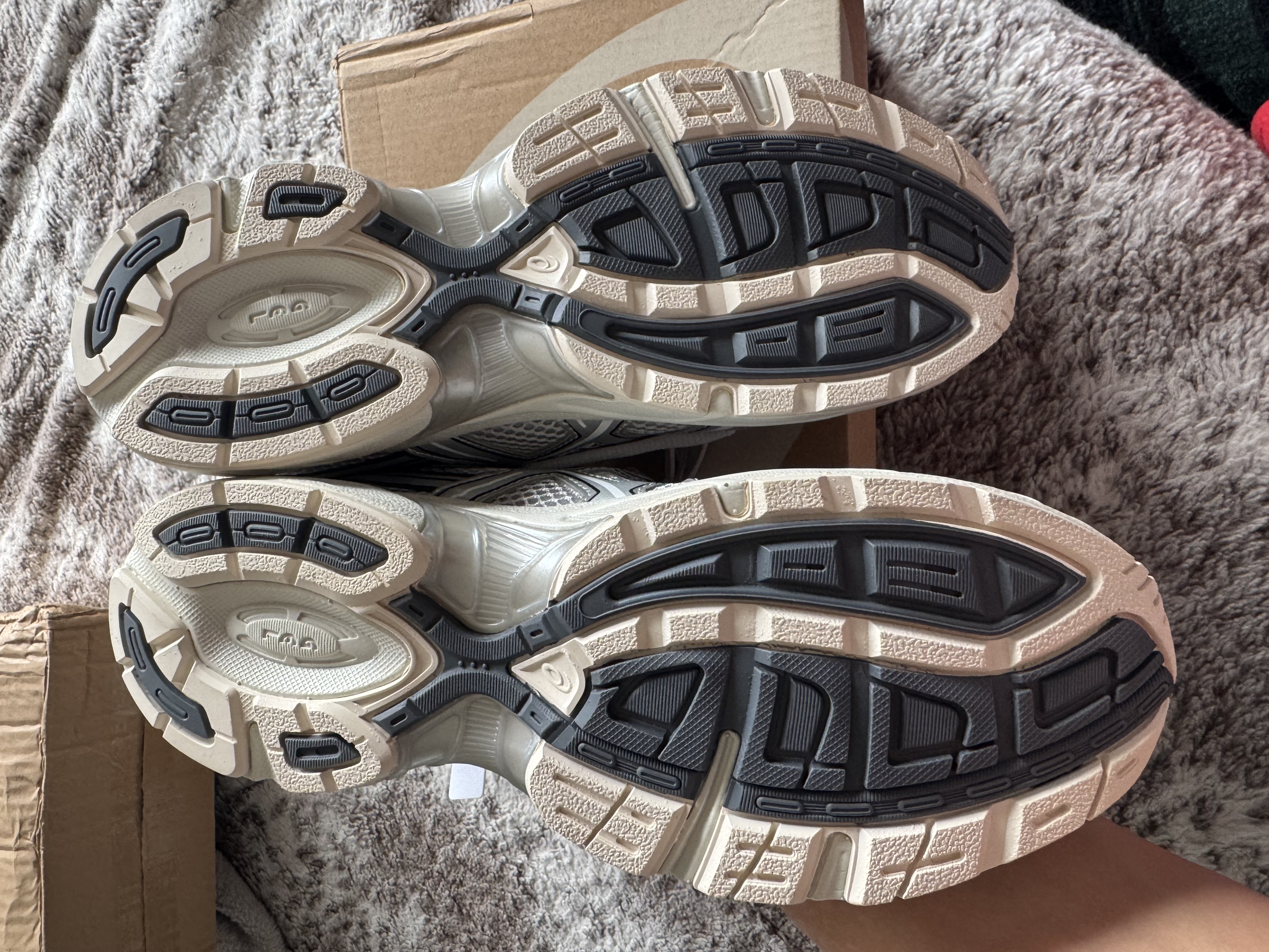 ASICS Gel-1130 Oyster Grey (Gallery Dept. Edition) 1201A256 review Lucii 02