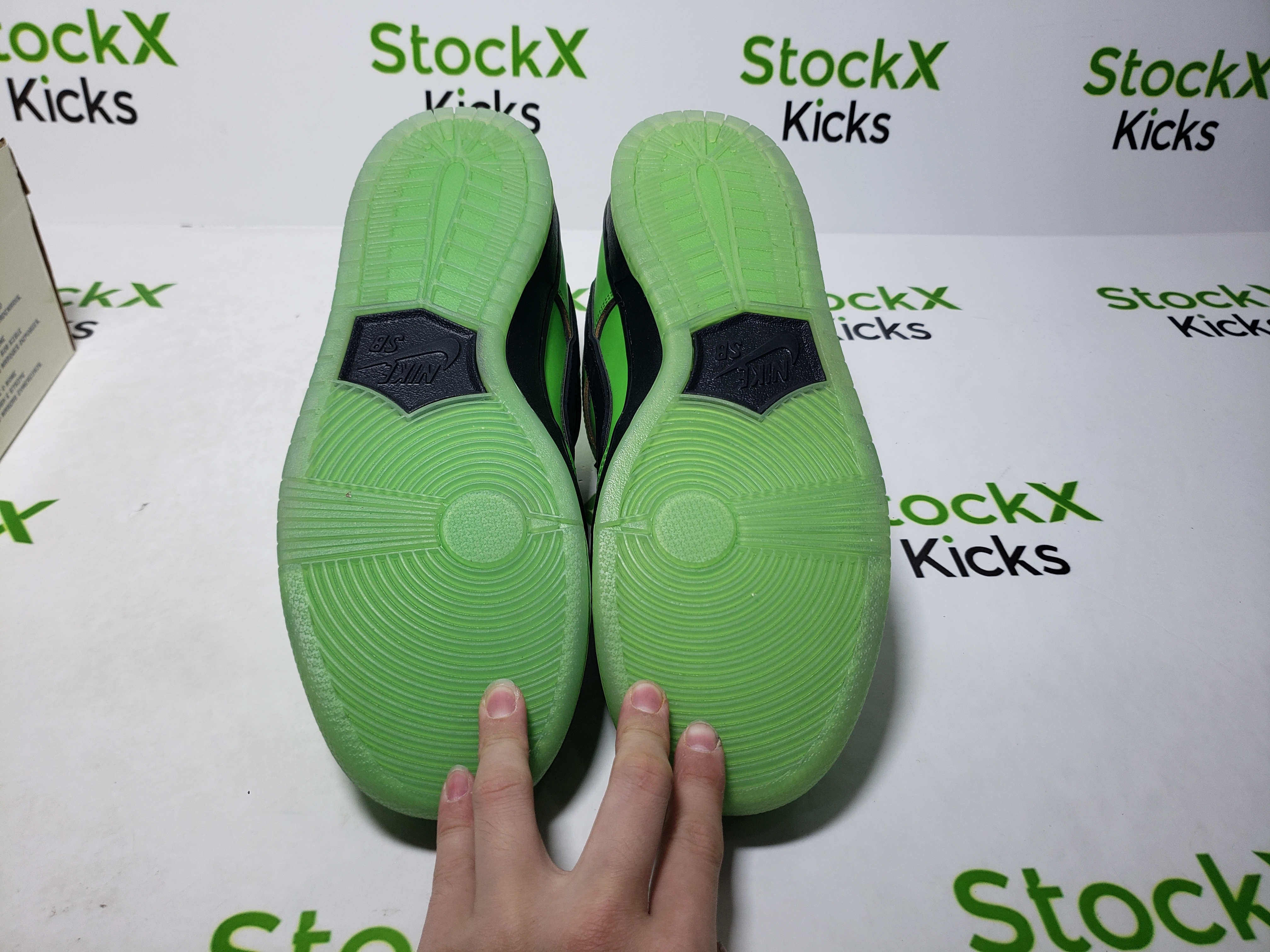 PK God Batch The Powerpuff Girls x Nike SB Dunk Low Buttercup FZ8319-300 review stockxkicks 06