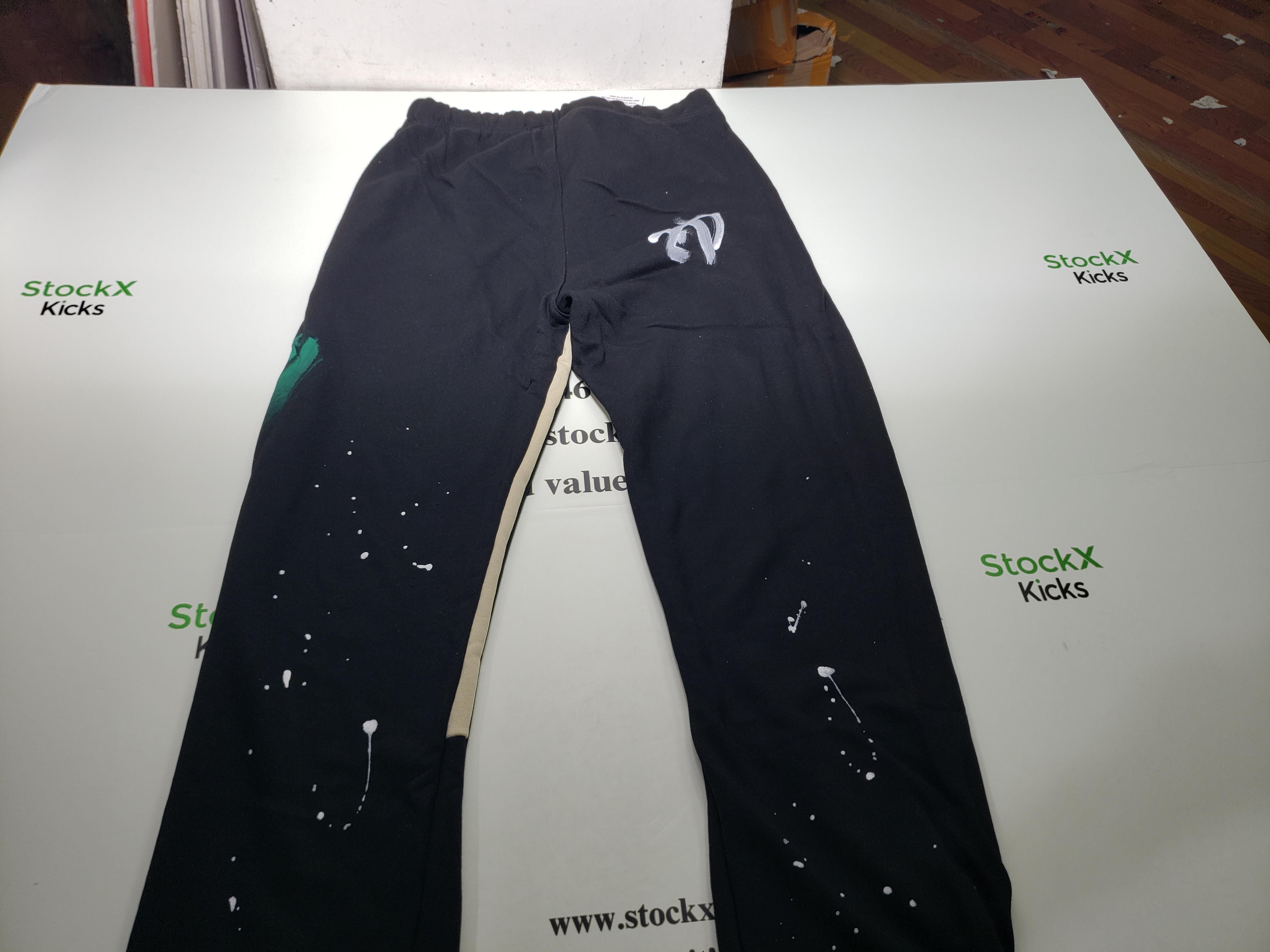 Gallery Dept. Painted Flare Sweat Pants Washed Black review stockxkicks.org 04