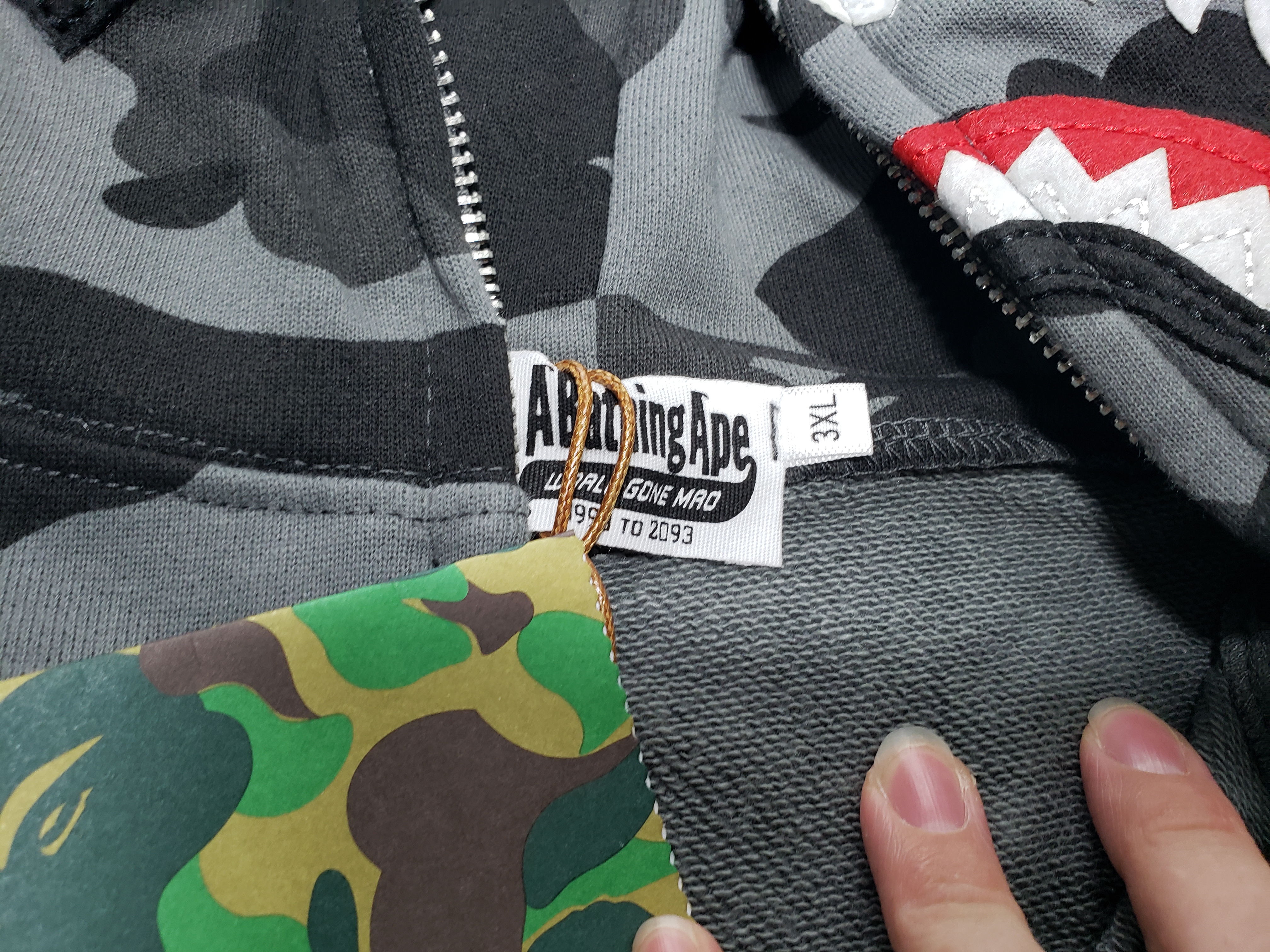 BAPE Color Camo Shark Zip Hoodie Black 4580793319054 review stockxkicks.org 02
