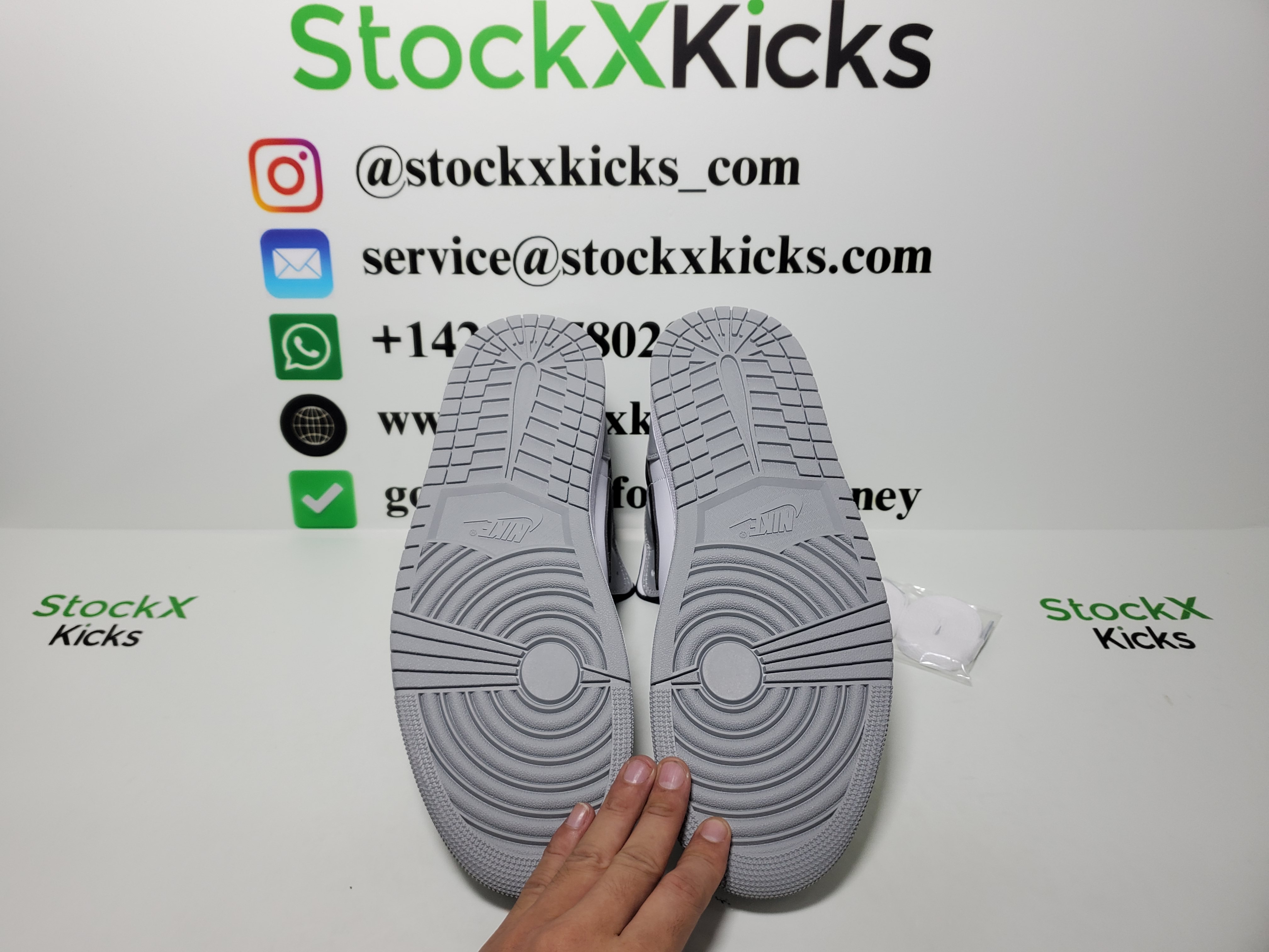 LJR Batch Air Jordan 1 Mid Light Smoke Grey 554724-092 review stockxkicks.org 06