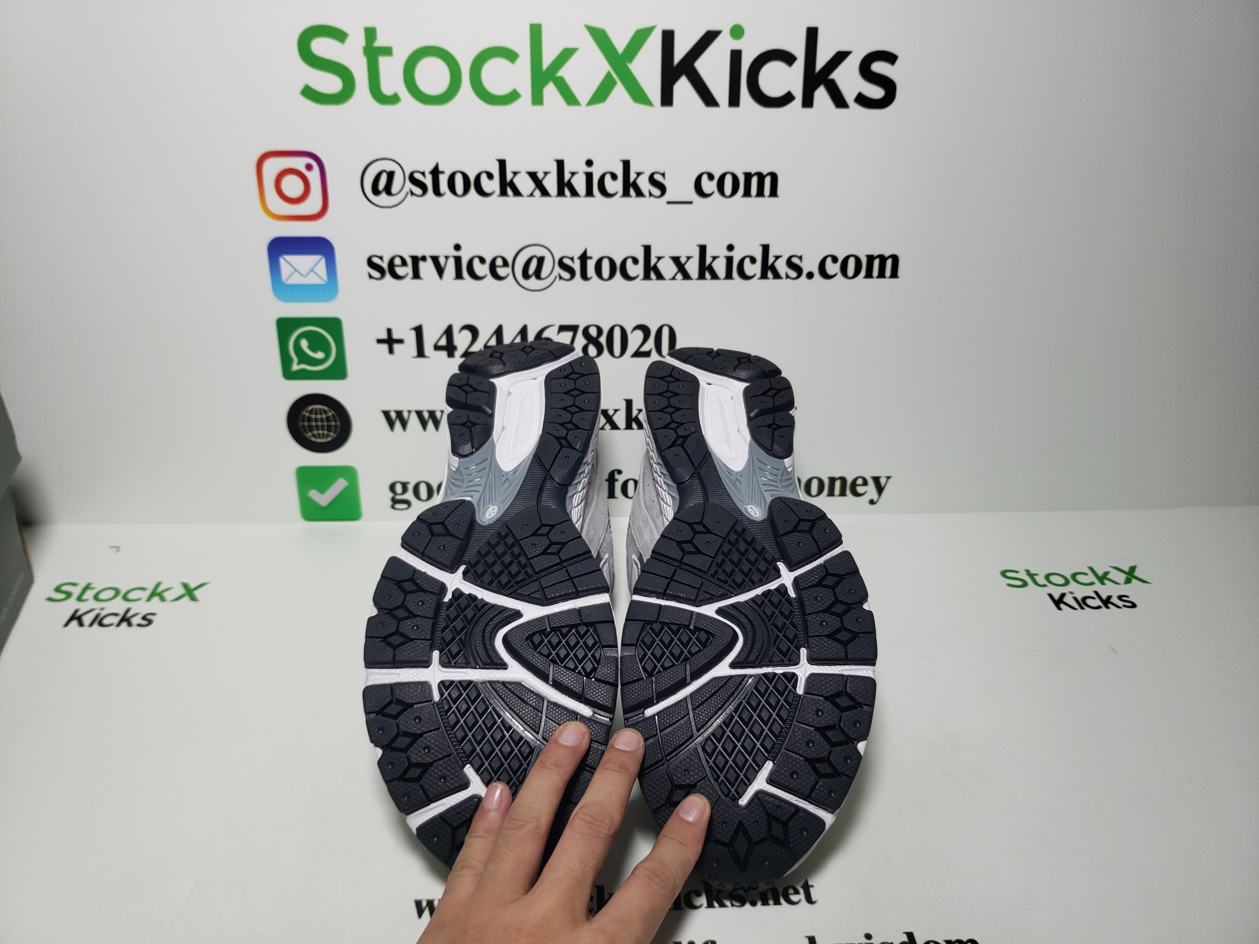 New Balance 2002R White Grey M2002RST review stockxkicks 06