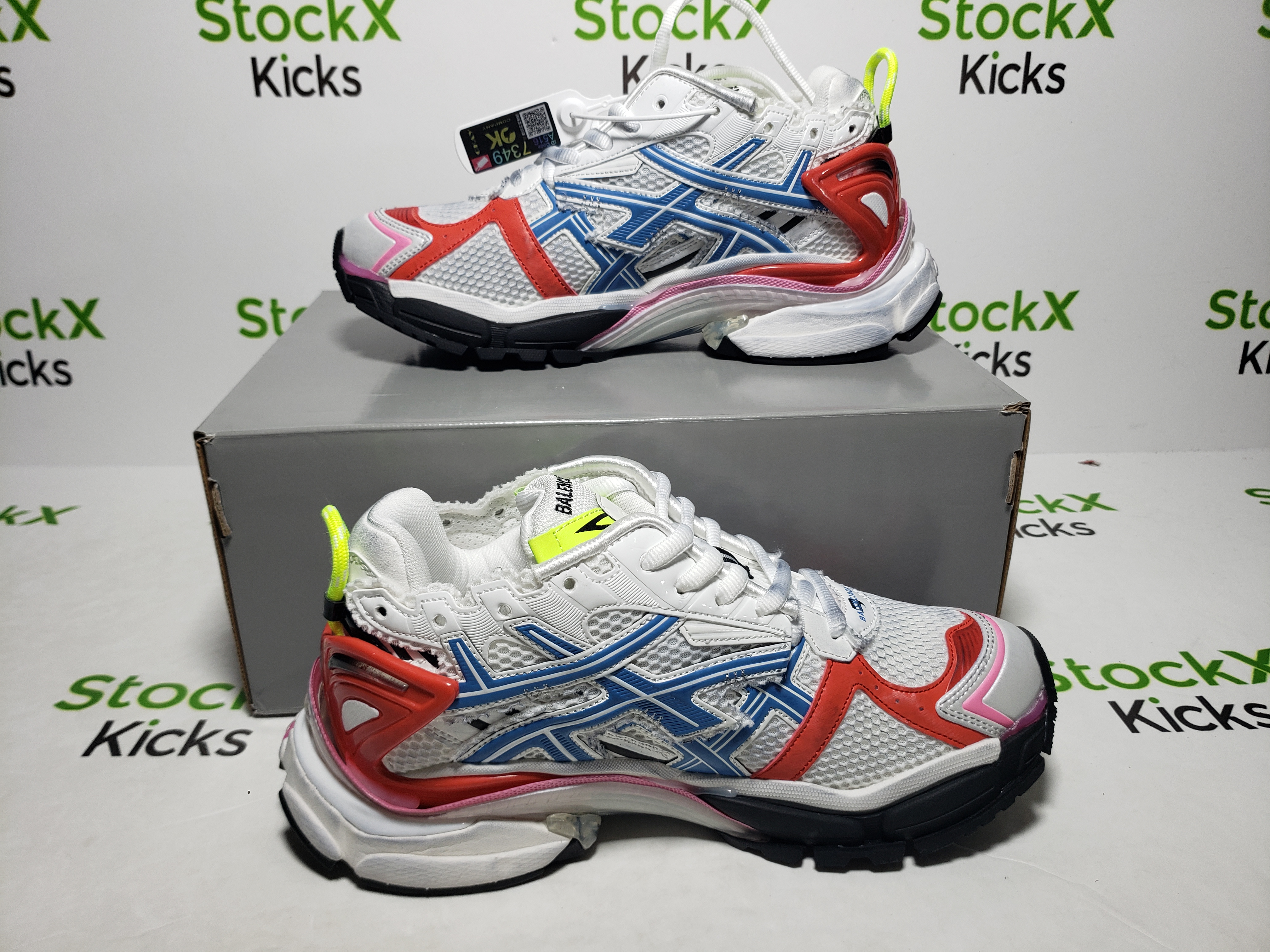 Balenciaga Runner White Blue Red 677402 W3RB6 9645 review stockxkicksvip 03
