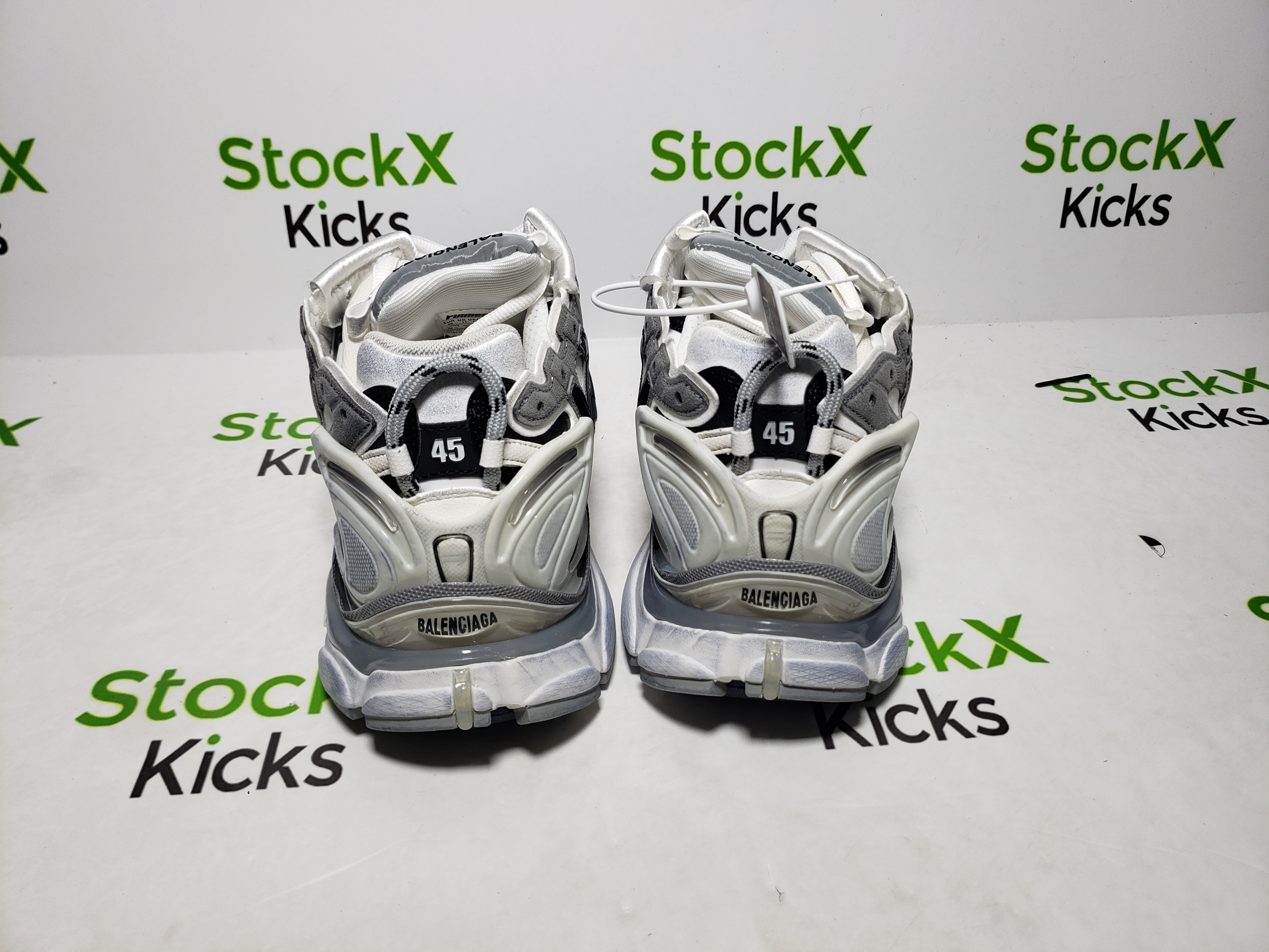Balenciaga Runner Gray White Black 677402 W3RB2 9012 review Stockxkicksvip 03