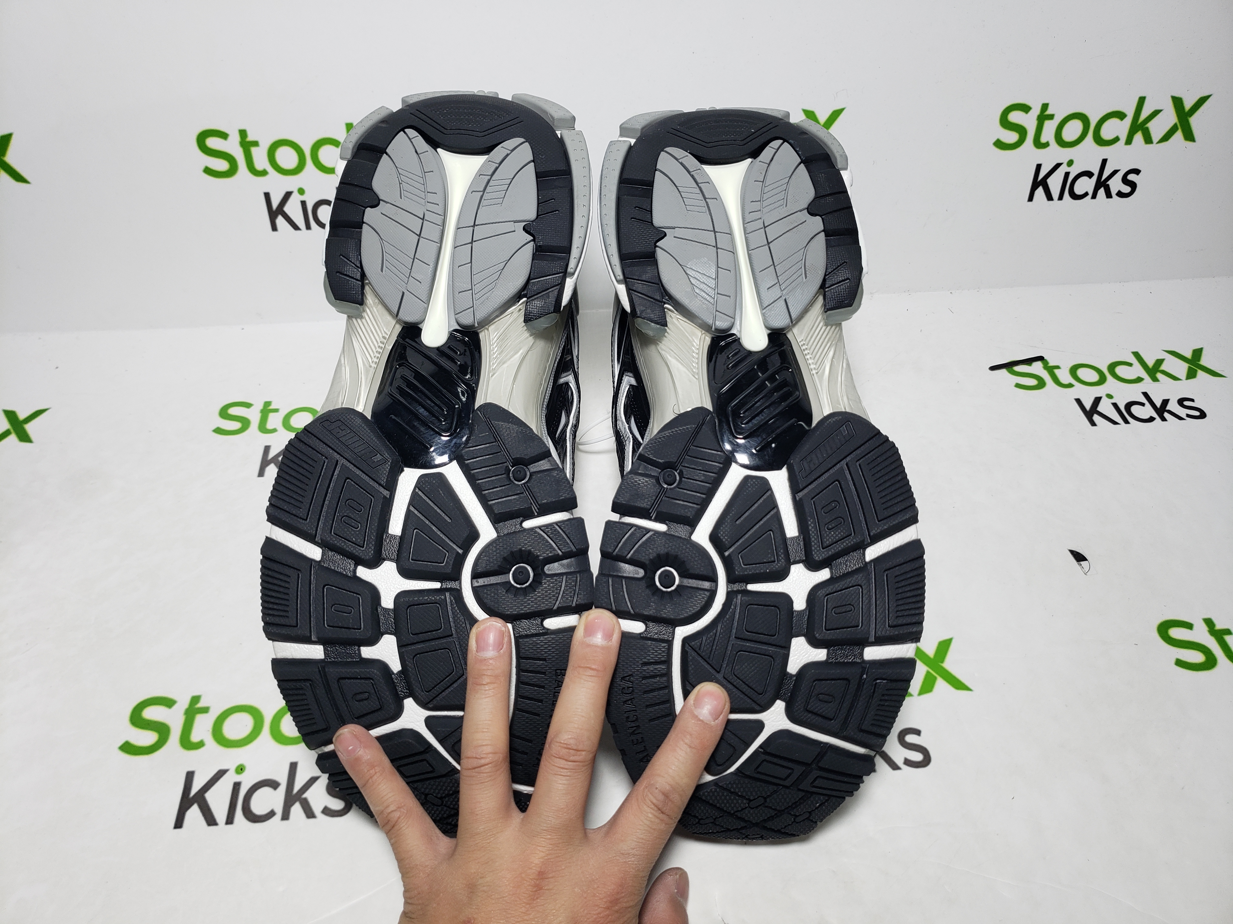 Balenciaga Runner Gray White Black 677402 W3RB2 9012 review Stockxkicksvip 02