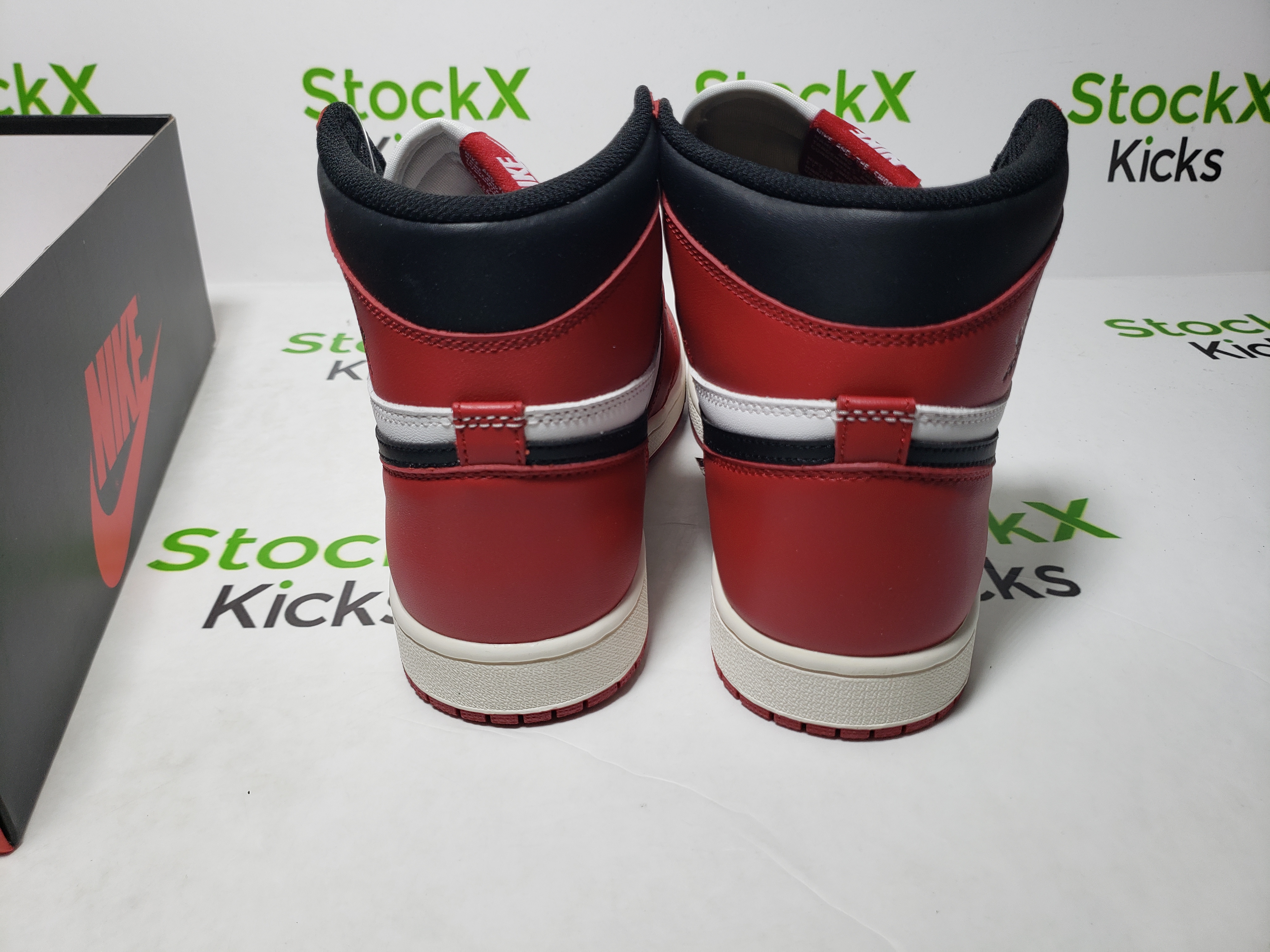 LJR Batch Air Jordan 1 Retro Chicago (2015) 555088-101 review Stockxkicksvip 01