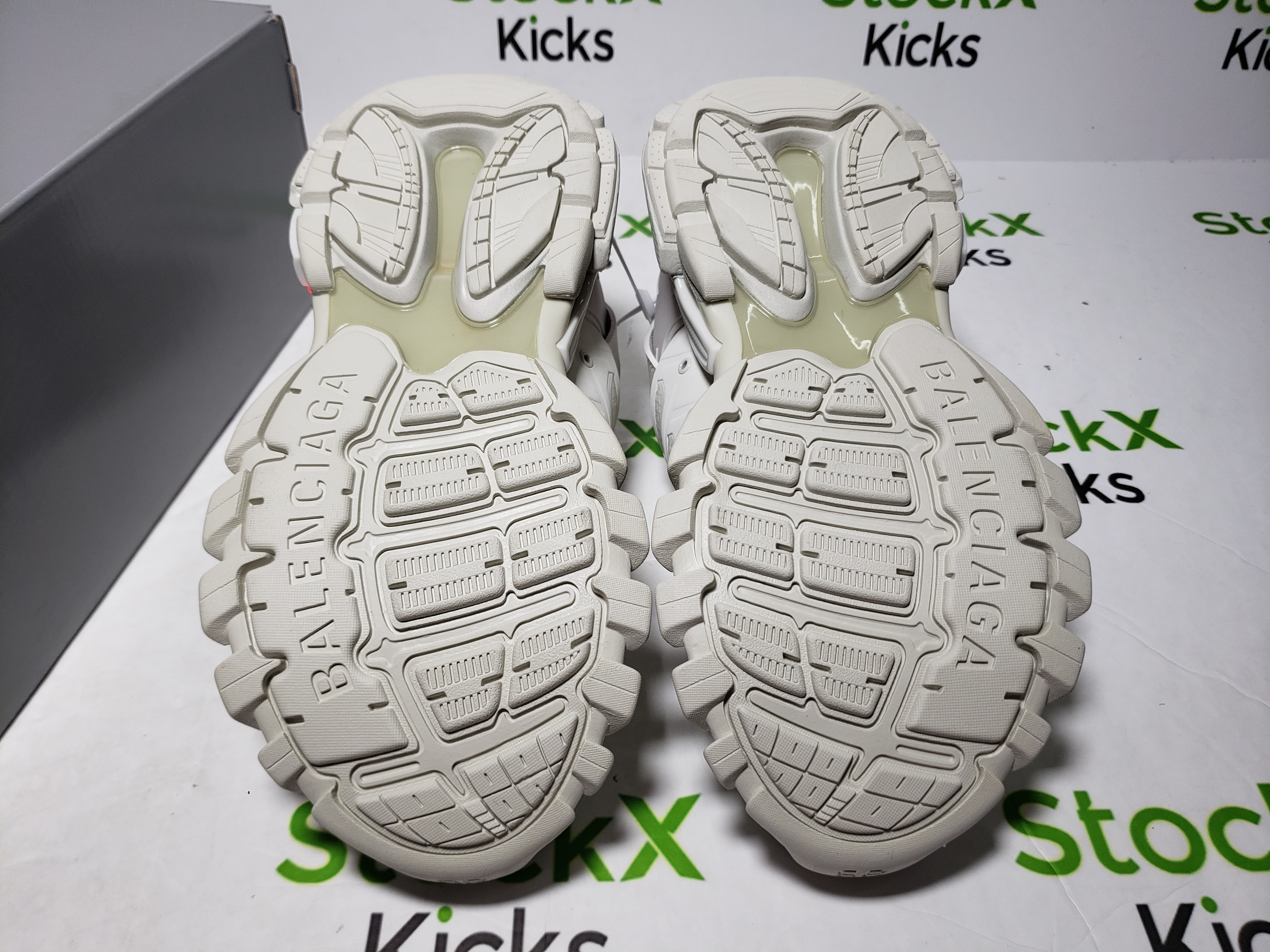 Balenciaga Track Trainer White 542436 W1GB7 6509 review Stockxkicks VIP 06