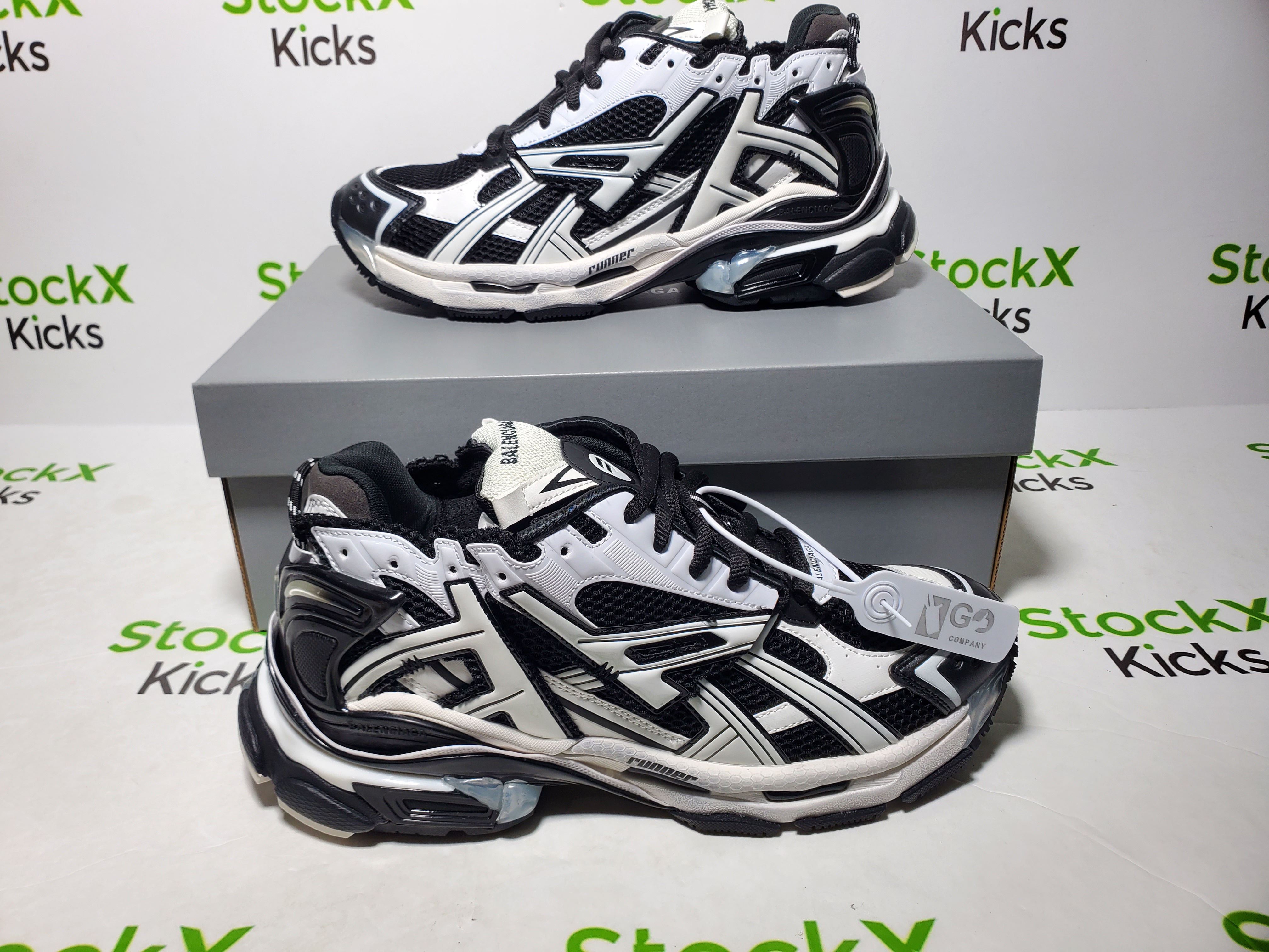 Balenciaga Runner Sneaker Black White 677403 Q3RB2 9010 review Stockxkicks VIP 04