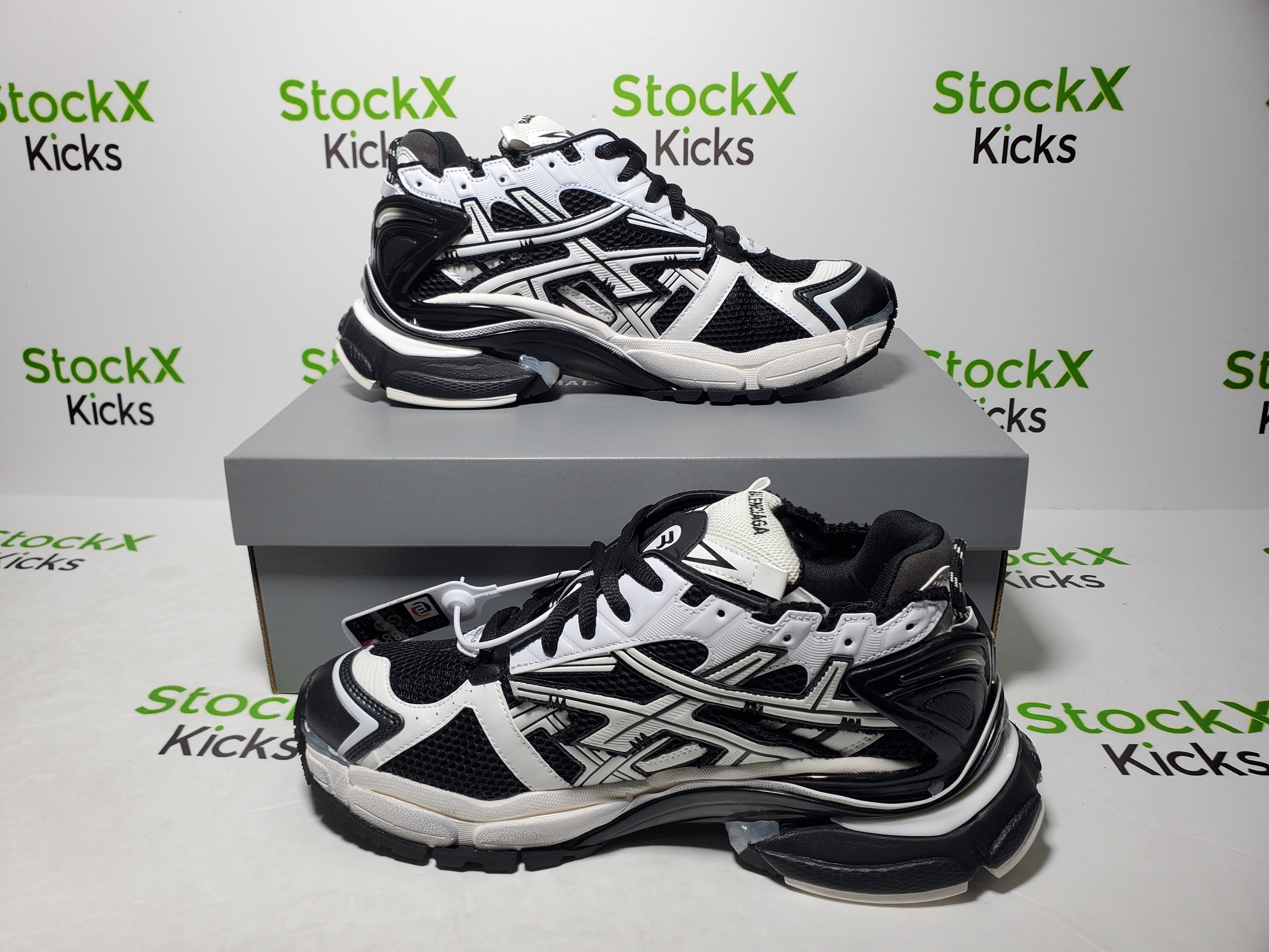 Balenciaga Runner Sneaker Black White 677403 Q3RB2 9010 review Stockxkicks VIP 03