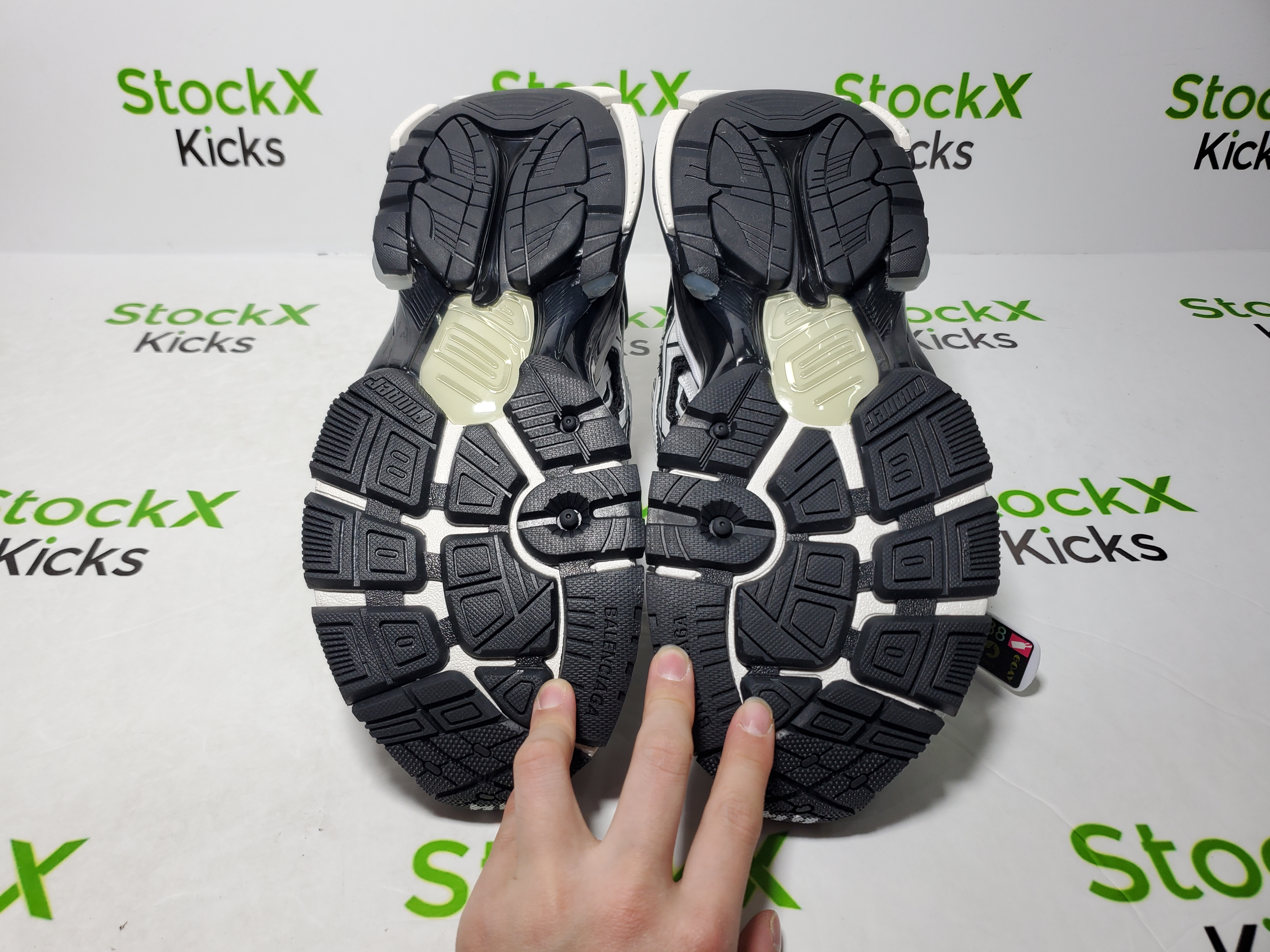 Balenciaga Runner Sneaker Black White 677403 Q3RB2 9010 review Stockxkicks VIP 06