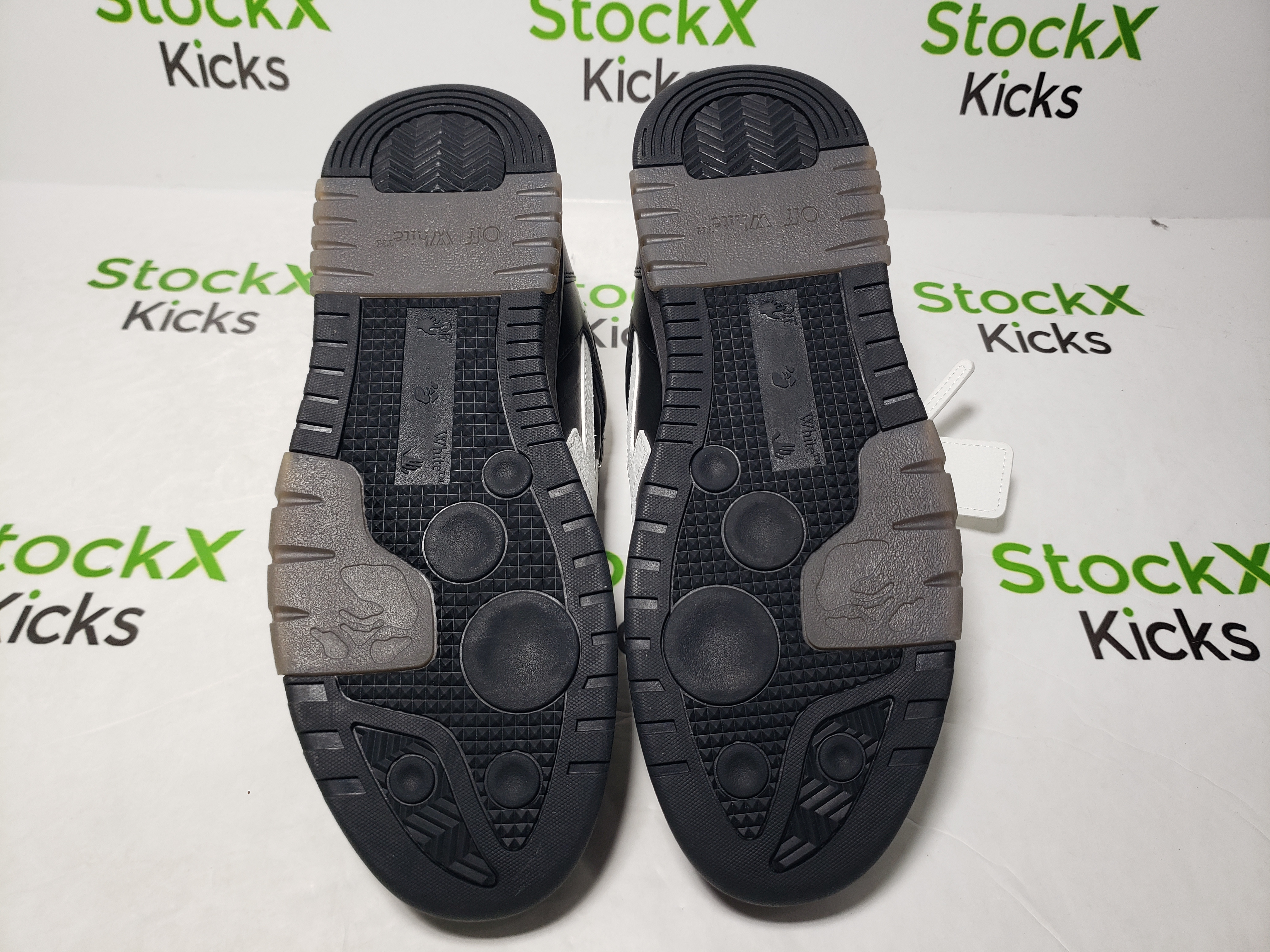 OFF-WHITE Out Of Black Skin And White Tail OMIA18 9C99LEA00 41001 review Stockxkicks VIP 04
