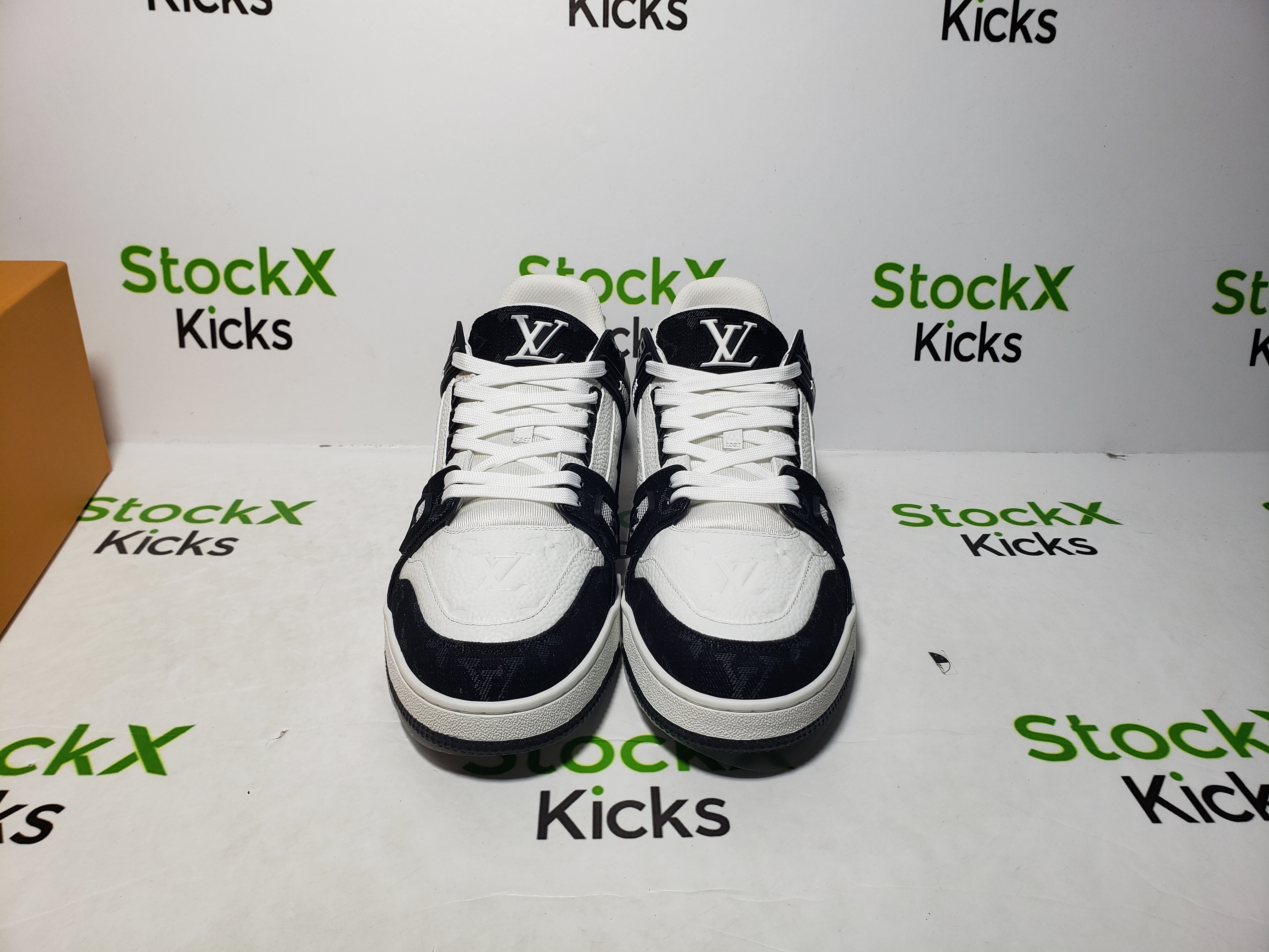 Louis Vuitton Trainer Black And White Cloth Cover VL1202 review Stockxkicks VIP 03