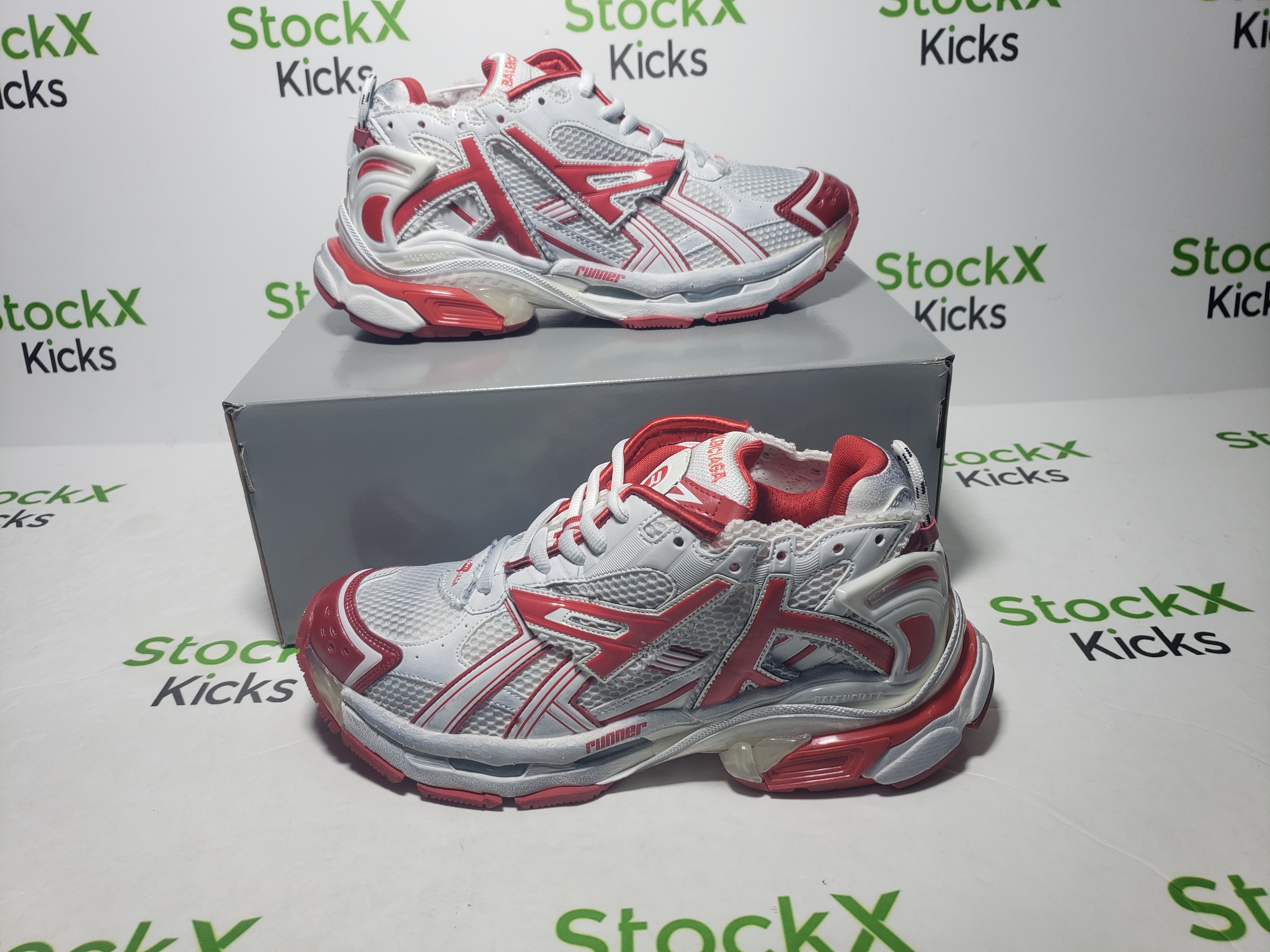 Balenciaga Runner Blue White Red 677402 W3RB2 9060 review stockxkicksvip 04