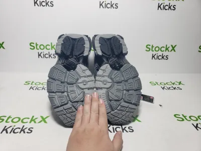 Balenciaga Runner All Black Gray 677402 W3RB2 1515 review stockxkicksvip 04