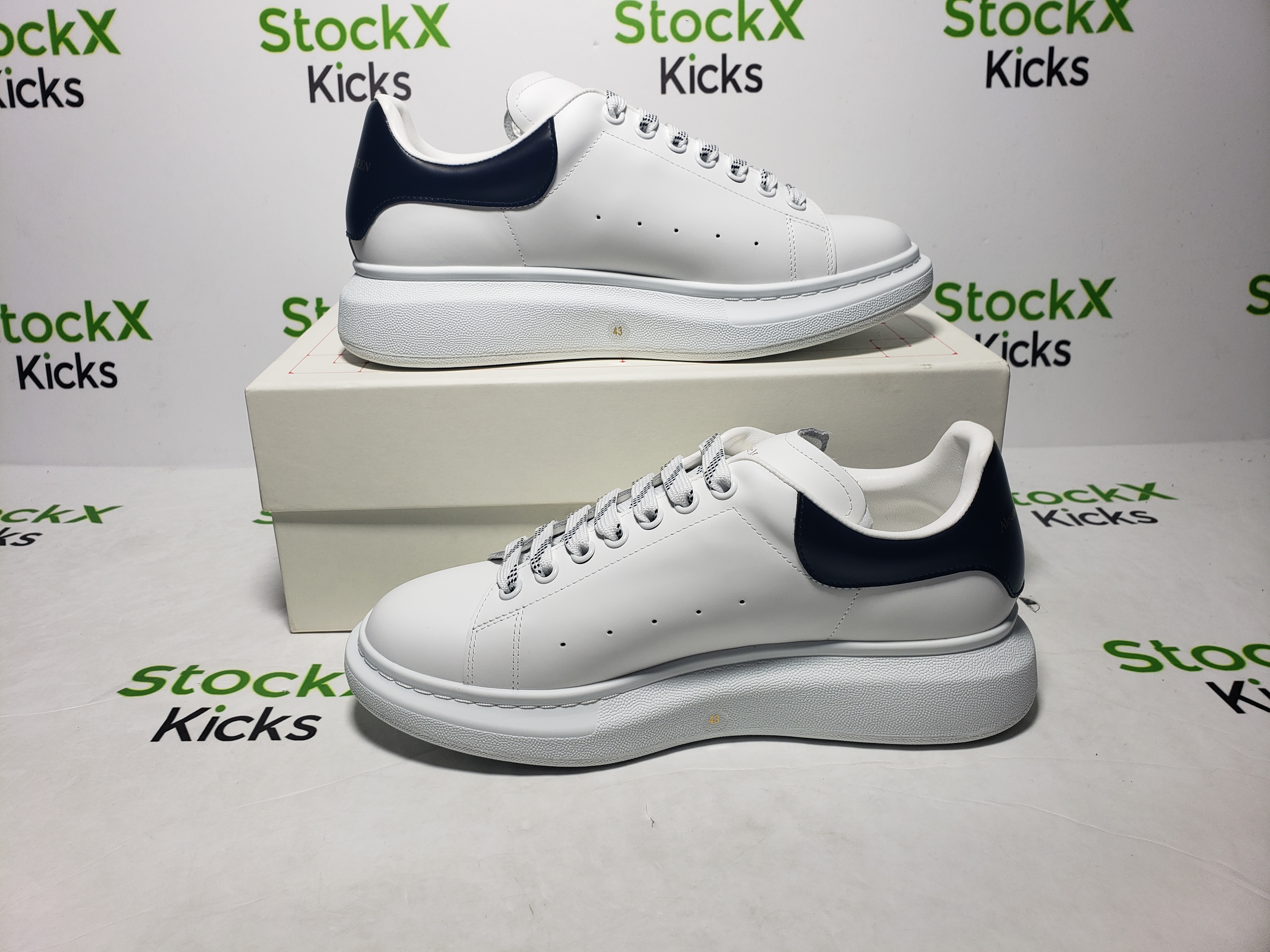 Alexander McQueen Oversized White Black（Smooth leather heel） review stockxkicksvip 01