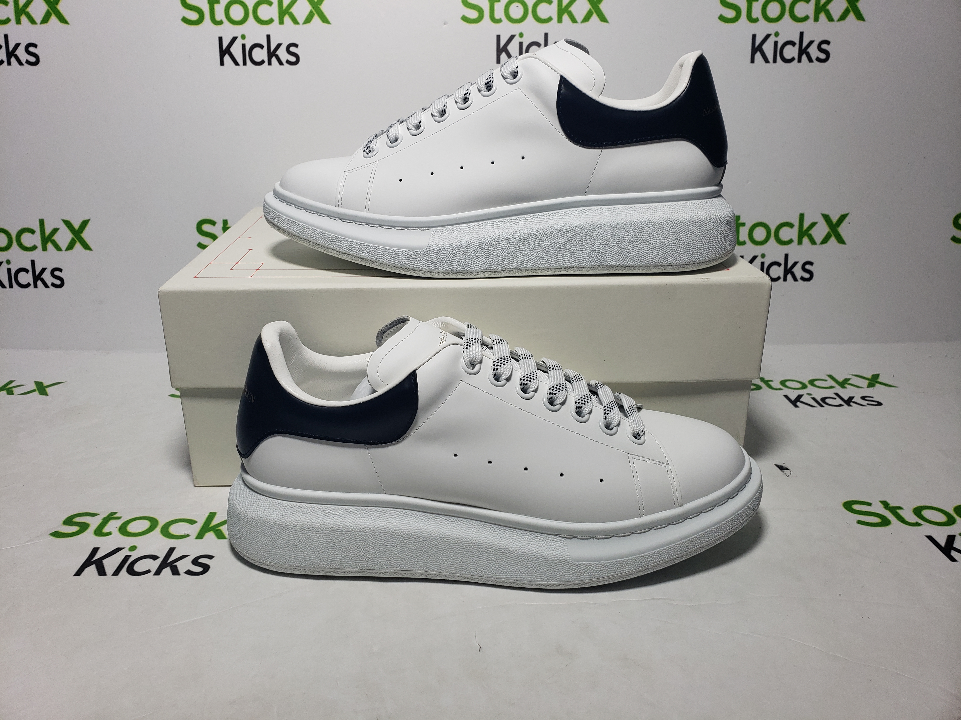 Alexander McQueen Oversized White Black（Smooth leather heel） review stockxkicksvip 02