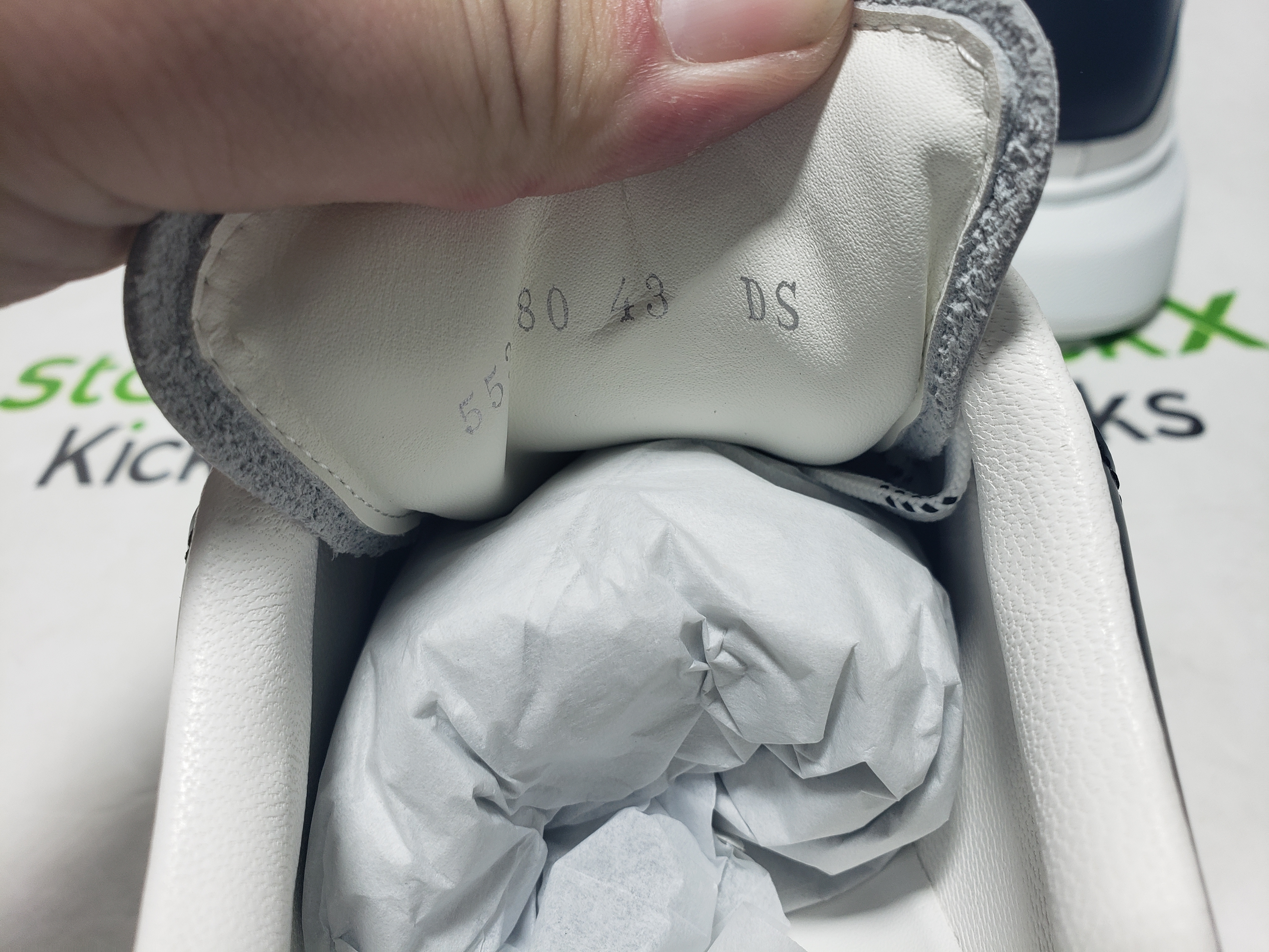 Alexander McQueen Oversized White Black（Smooth leather heel） review stockxkicksvip 05