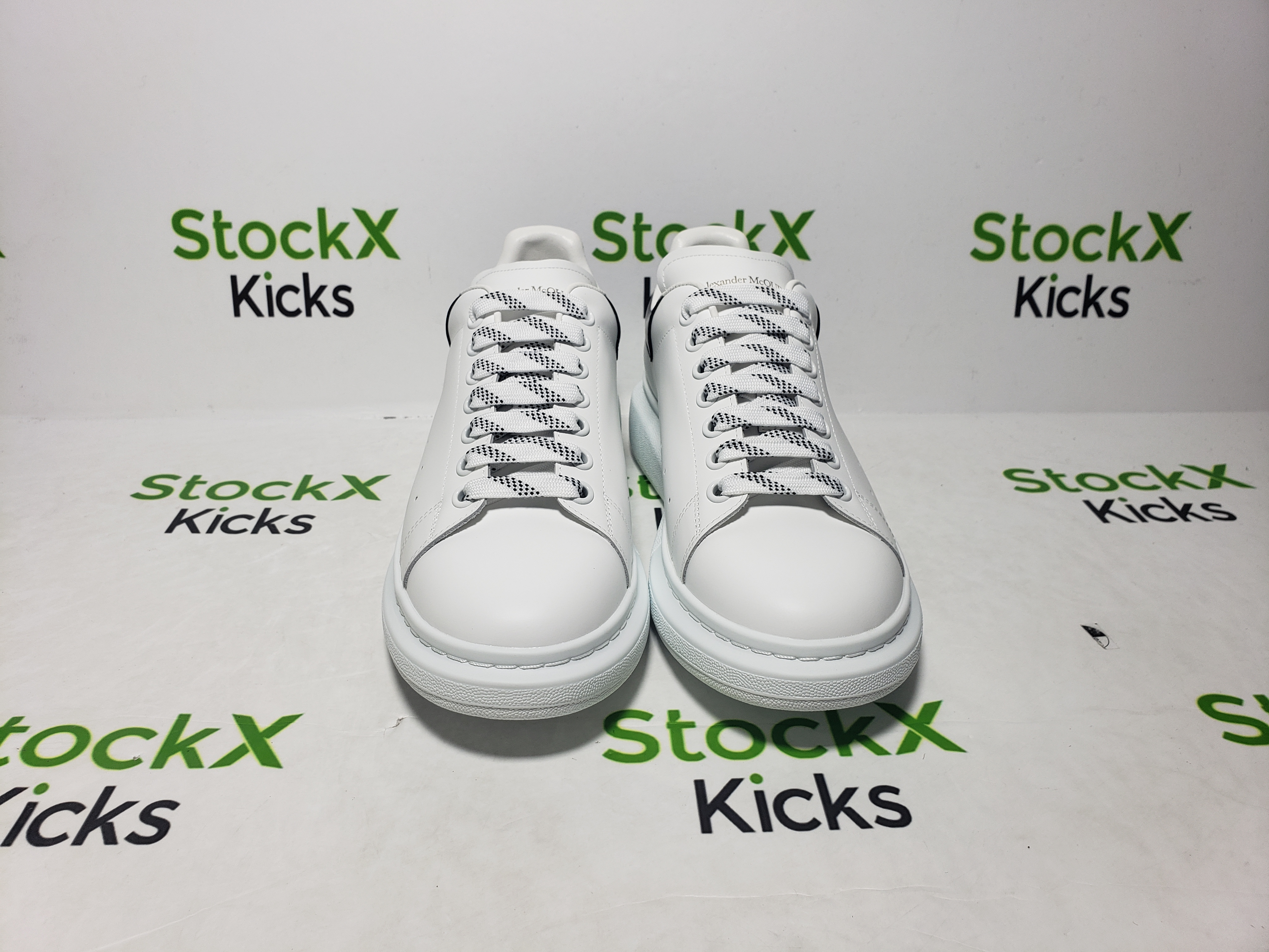 Alexander McQueen Oversized White Black（Smooth leather heel） review stockxkicksvip 04