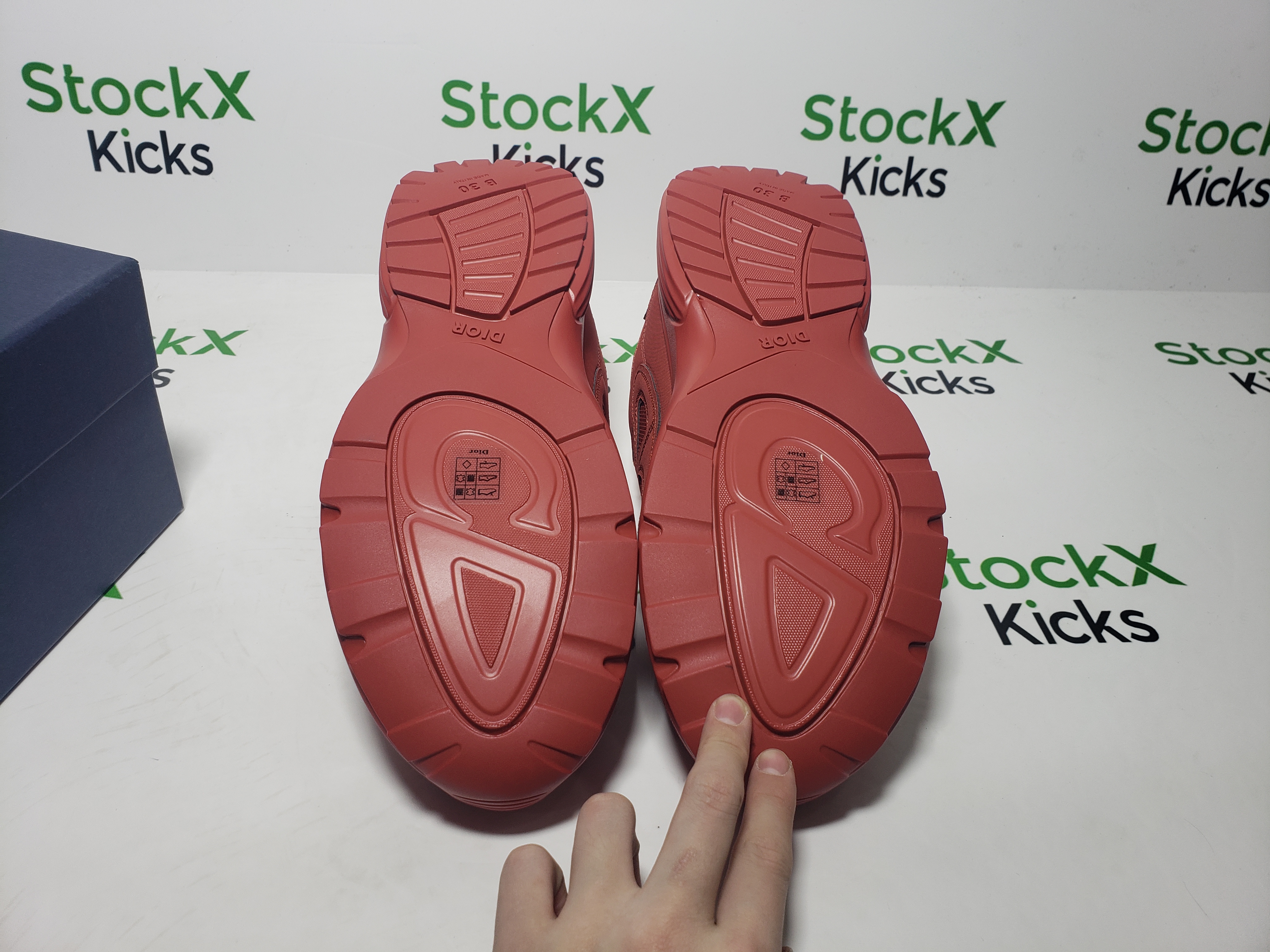 Dior B30 x Stone Island Sneaker Red CK241115 review Stockxkicks 01