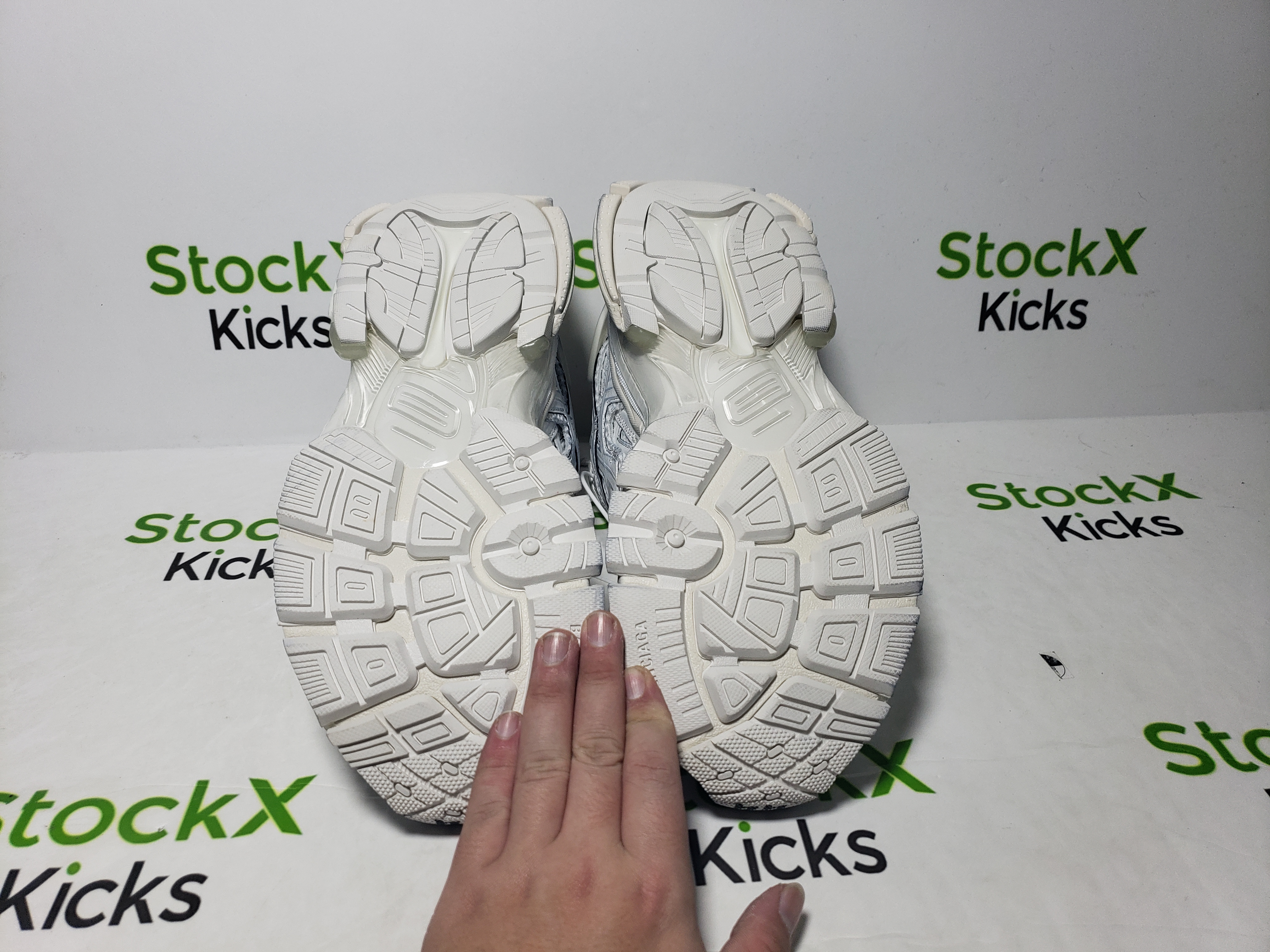 Balenciaga Runner White review Stockxkicks 04