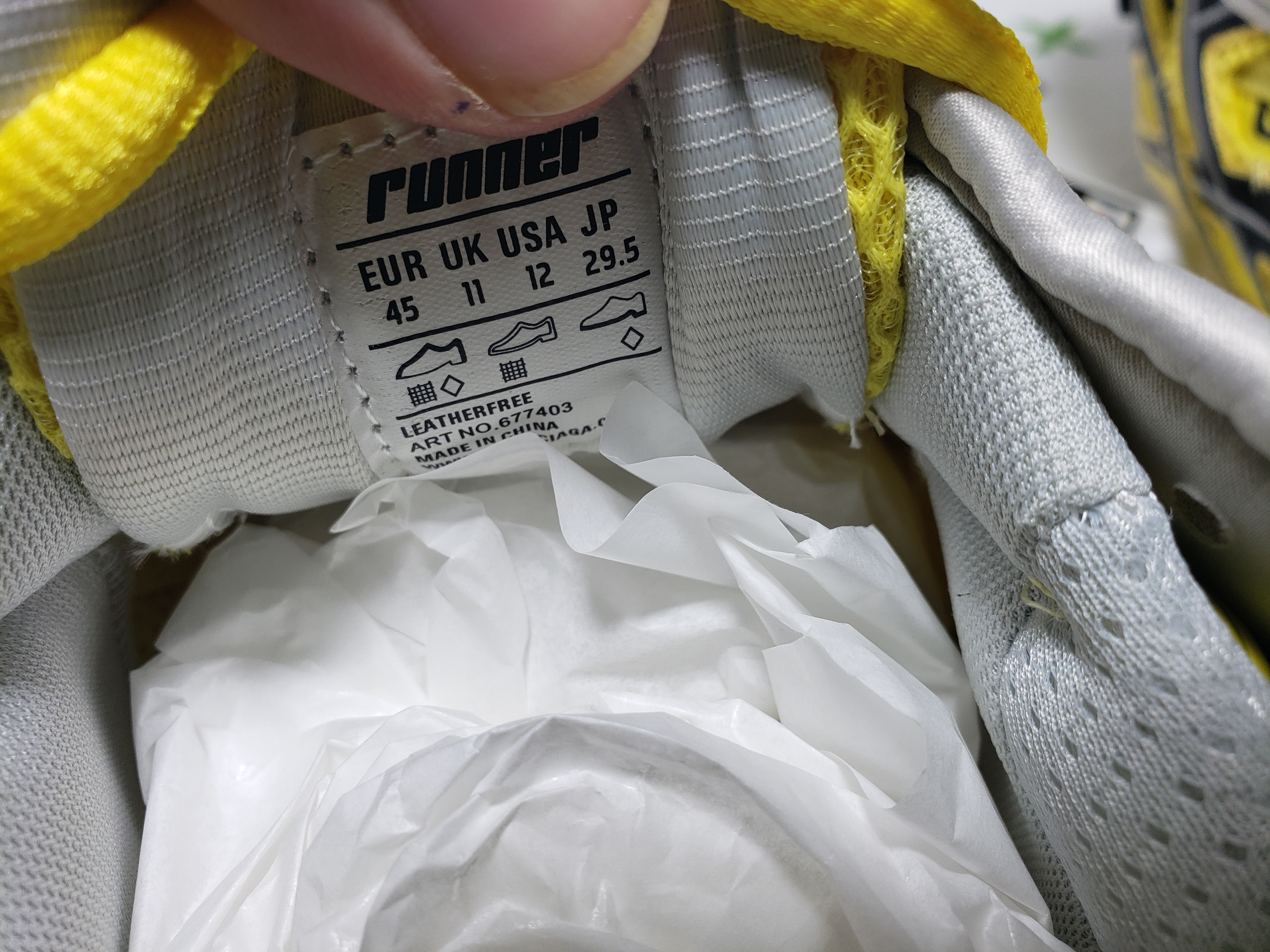 Balenciaga Runner Sneaker Black Yellow 677402 W2RJ5 2006 review Stockxkicks 03