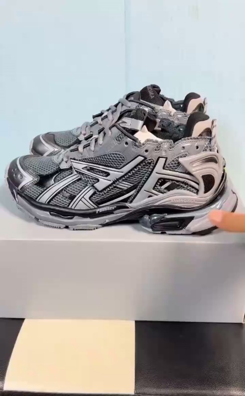 Balenciaga Runner All Black Gray 677402 W3RB2 1515 review 