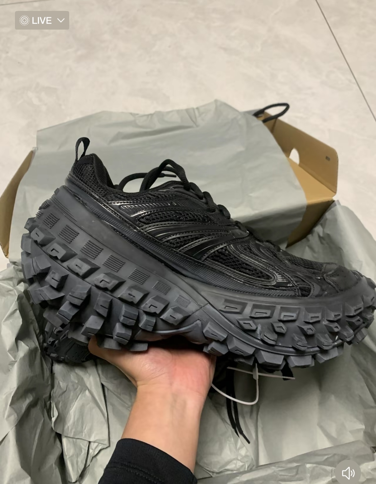 Balenciaga Defender Black 685613 W2RA6 1000 review David