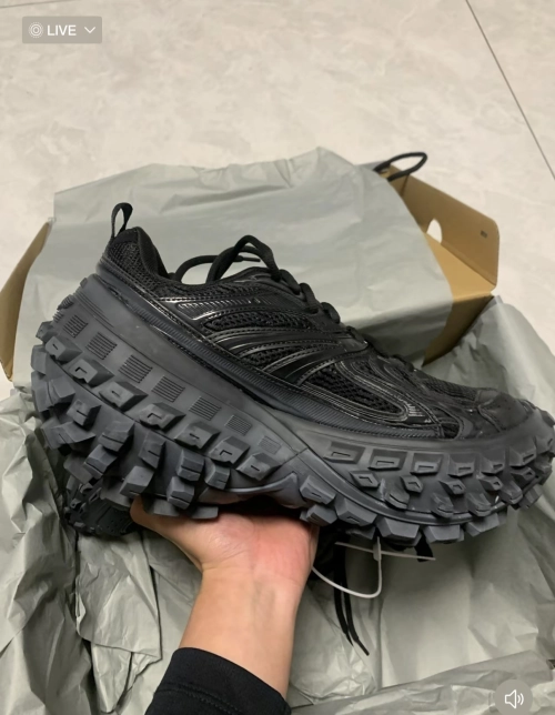 Balenciaga Defender Black 685613 W2RA6 1000 review 