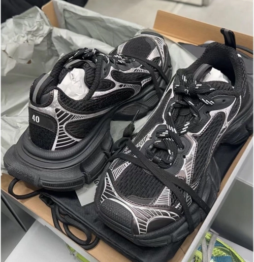 Balenciaga 3XL Black And White 542228 W2RB8 0102 review 