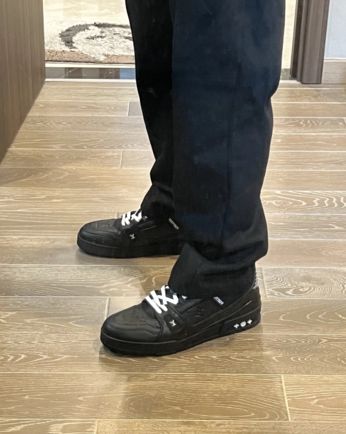 Louis Vuitton Trainer All Black Embossing 1AARER review 