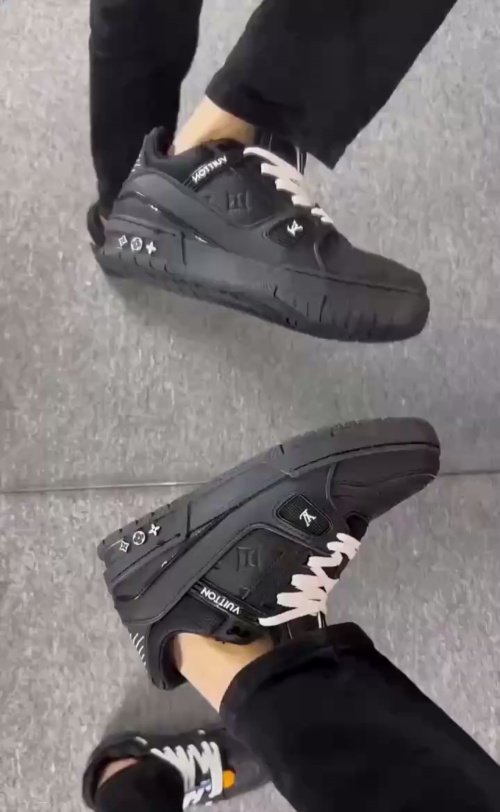 Louis Vuitton Trainer All Black Embossing 1AARER review Ayden Huerta