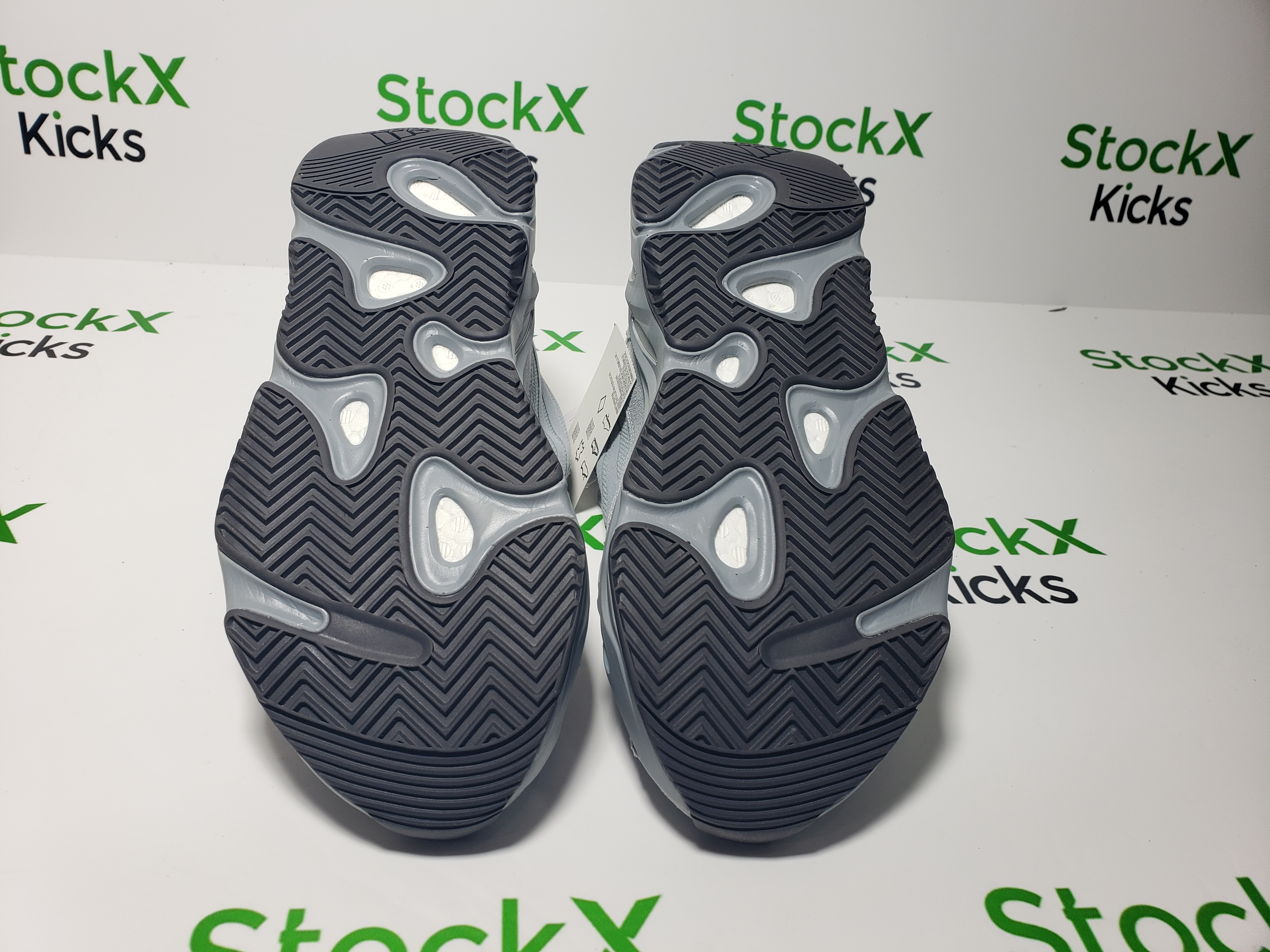 PK God Batch adidas Yeezy Boost 700 V2 Hospital Blue FV8424 review Stockxkicksvip 06