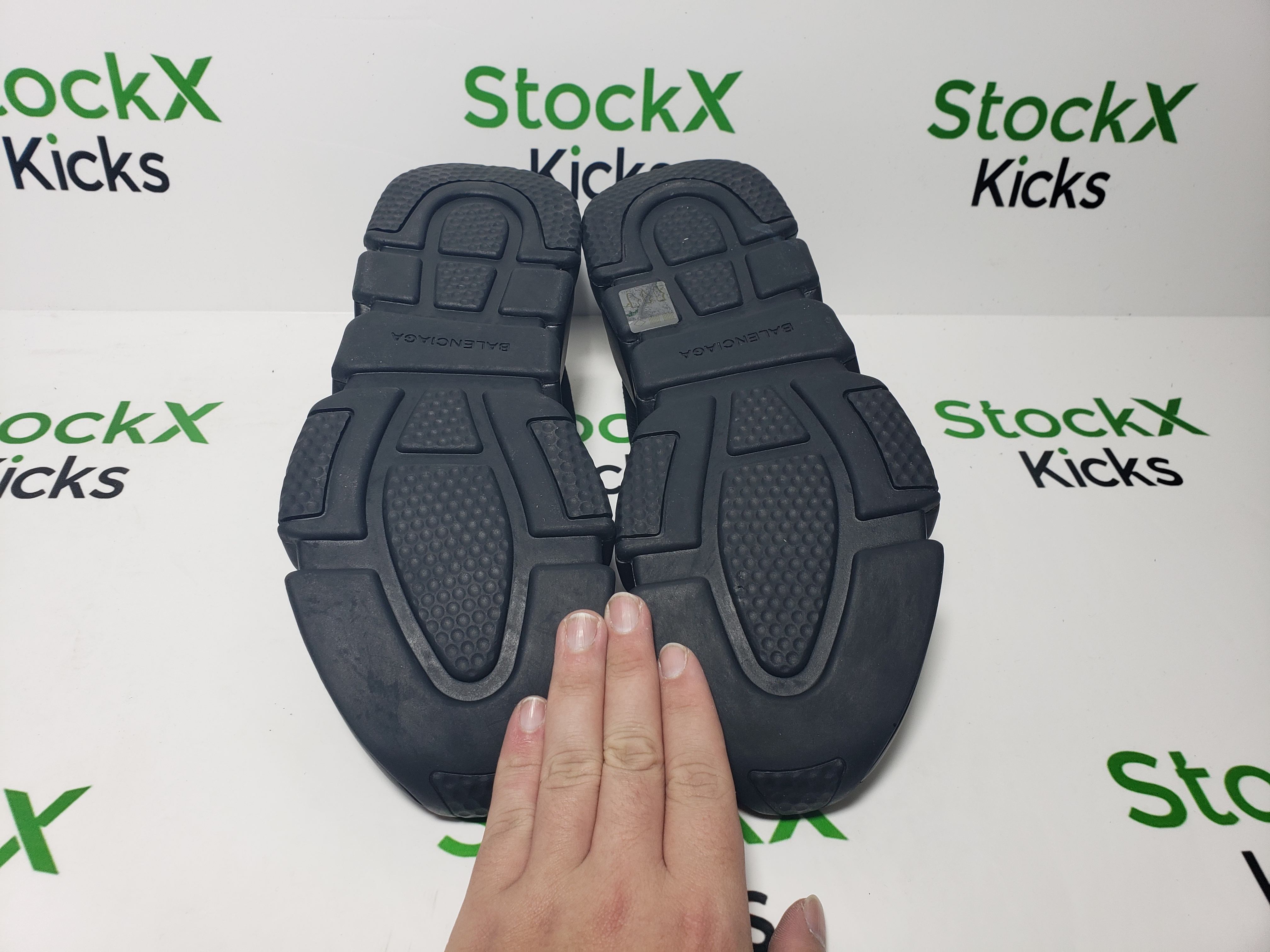 Balenciaga Speed Runner Black 645056W2DBP review Stockxkicksvip 04