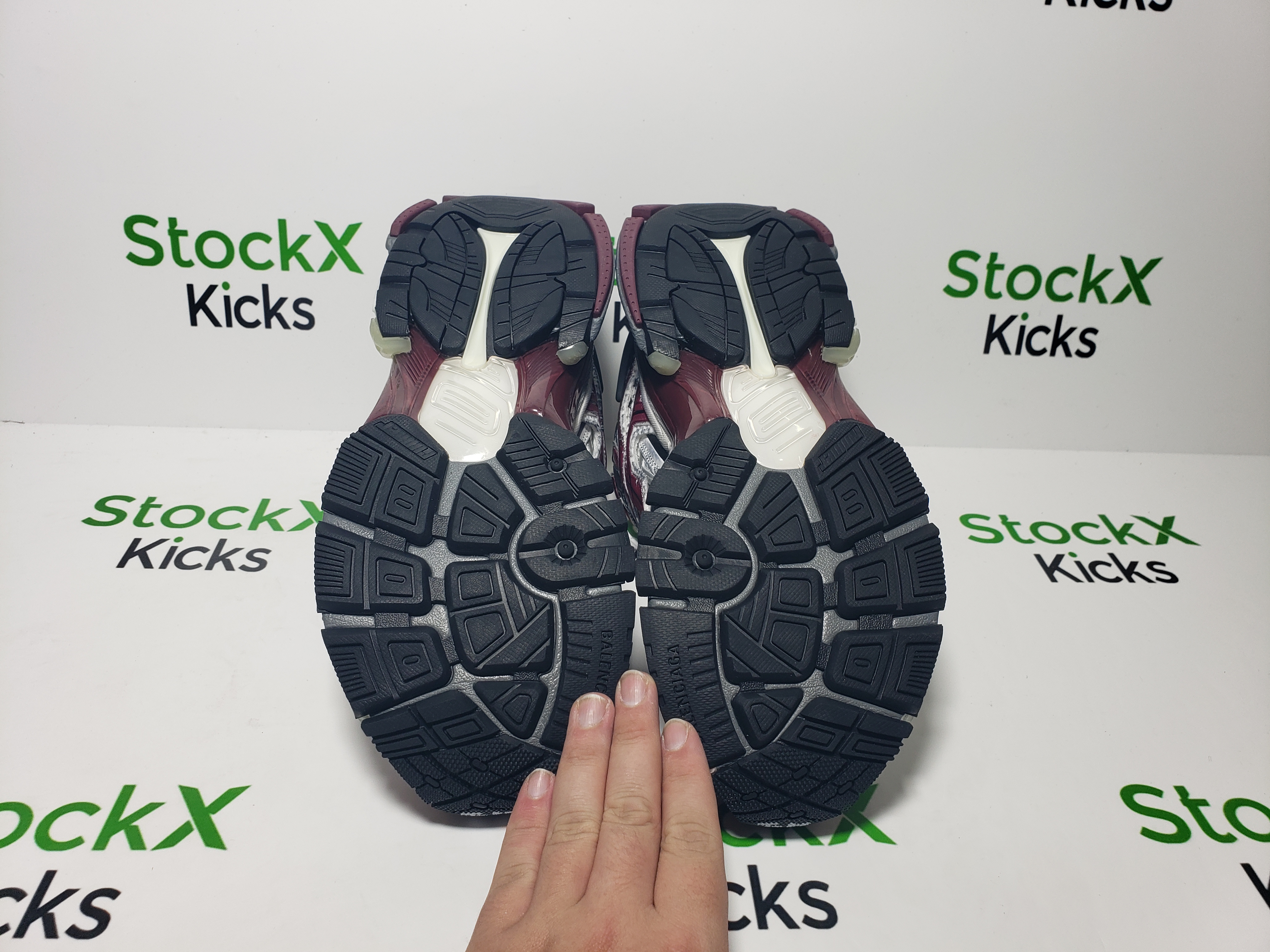 Balenciaga Runner White Wine Red review Stockxkicksvip 04