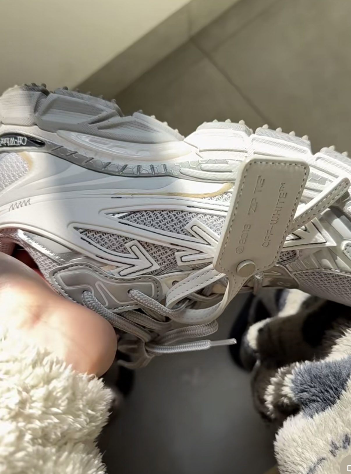 Off White Be Right Back Sneakers Military White Gray OMIA295F24 FAB00 10606 review Mohammad Almukhaizeem