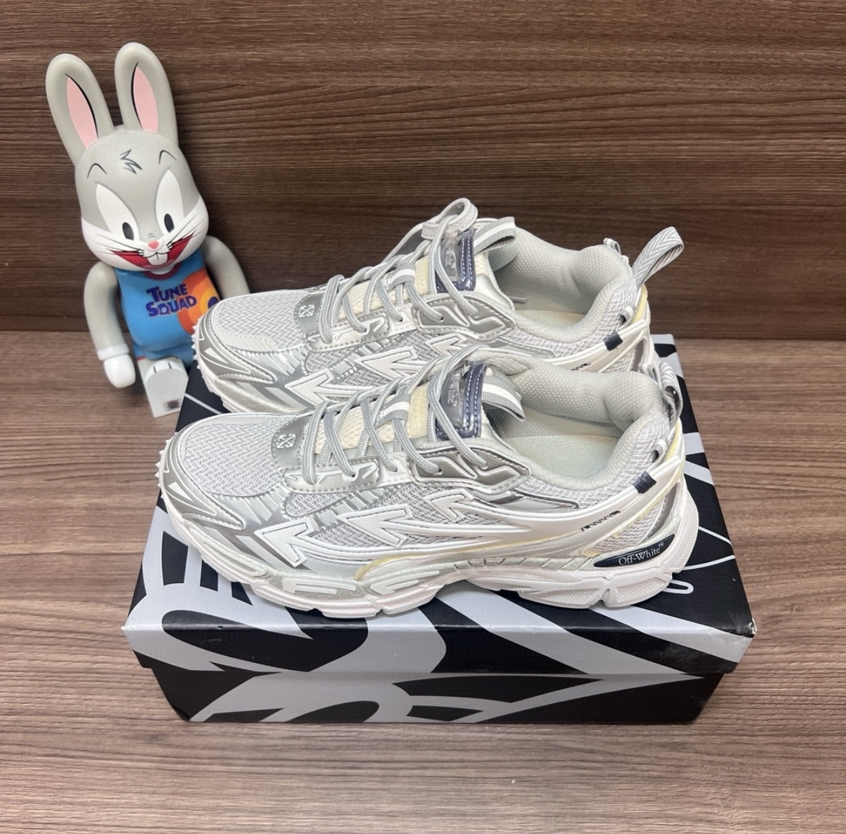 Off White Be Right Back Sneakers Military White Gray OMIA295F24 FAB00 10606 review Eythen Alas