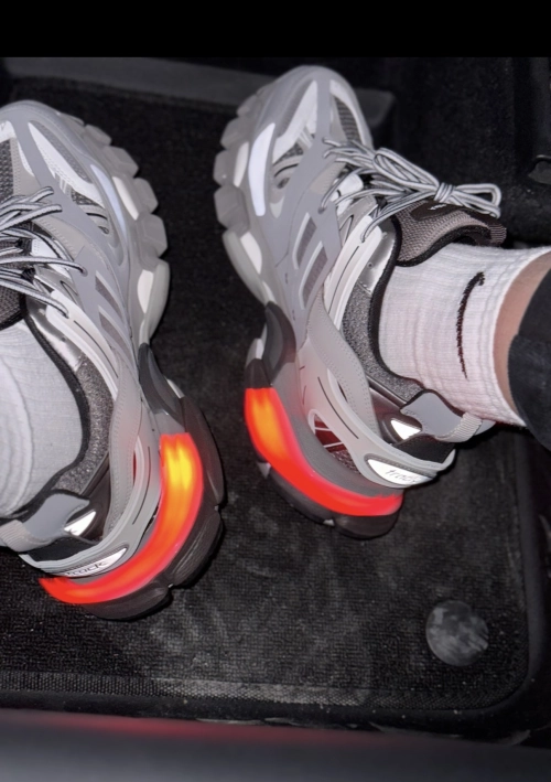 Balenciaga Track Tess S.Grey (LED) 555032 W1GB7 1214 review 