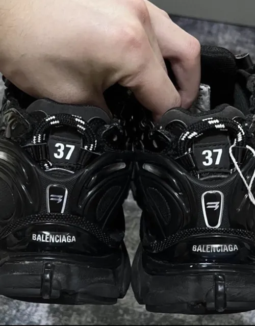 Balenciaga Runner Sneaker Black 656065 W3RA1 1000 review 
