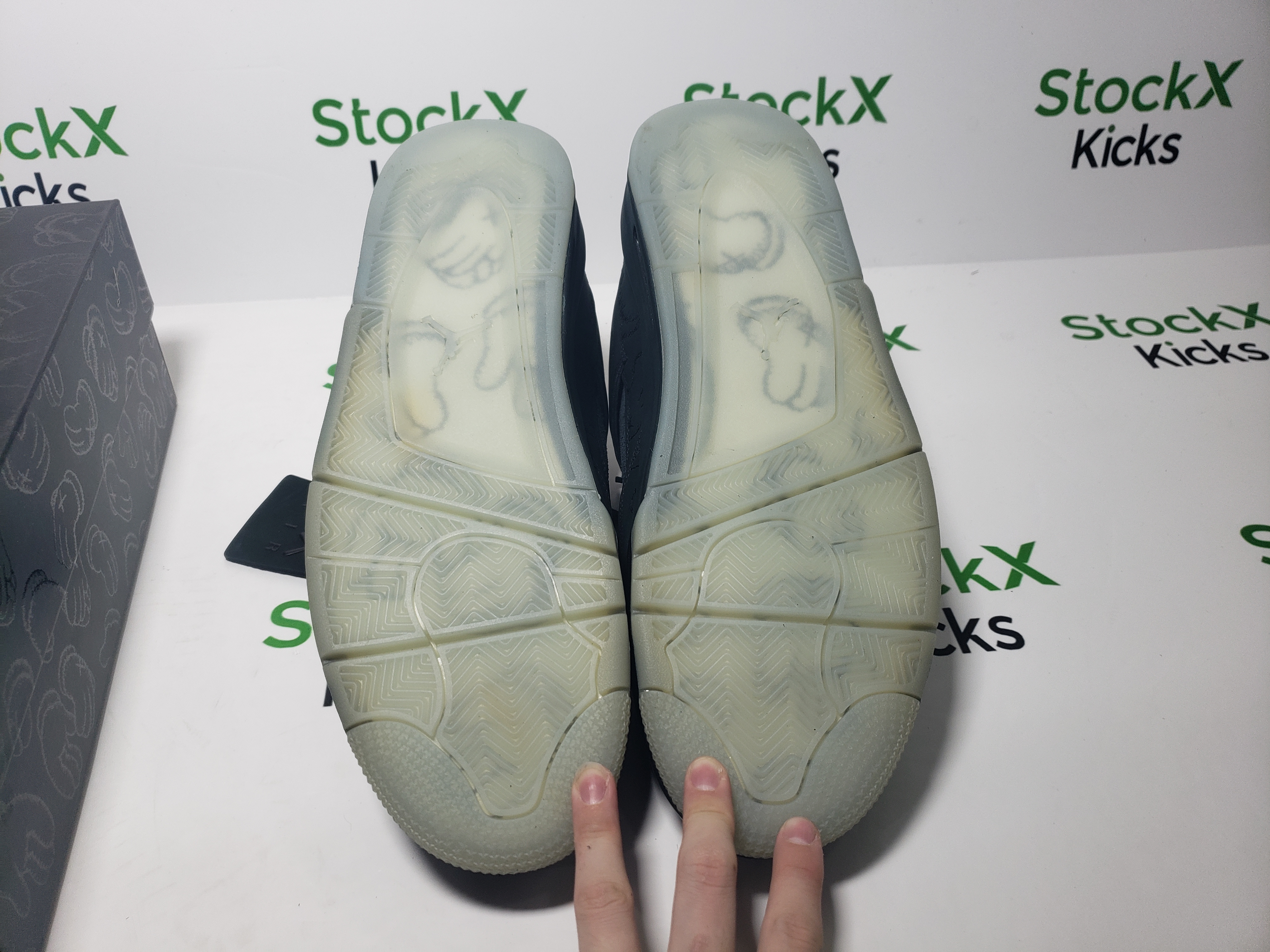 PK God Batch Air Jordan 4 Retro Kaws Black 930155-001 review Stockxkicksvip 06