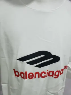 Balenciaga 3B Big M full-Embroidered T-shirt White review Stockxkicksvip 02