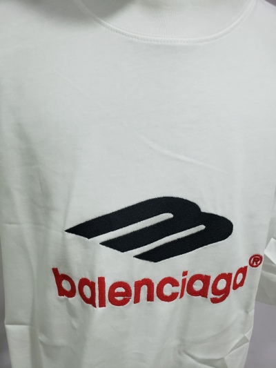 Balenciaga 3B Big M full-Embroidered T-shirt White review Stockxkicksvip 01